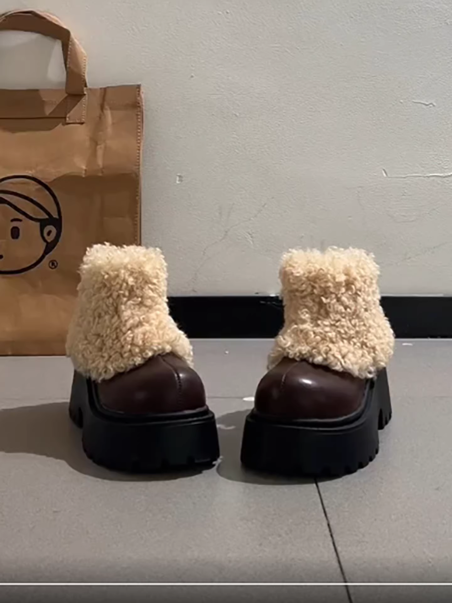 Giày bốt nữ đế xuồng dày, lót lông cừu nâu, chống trơn, đế cao, giữ ấm mùa đông 2025, tăng chiều cao, chất liệu bông mềm mại