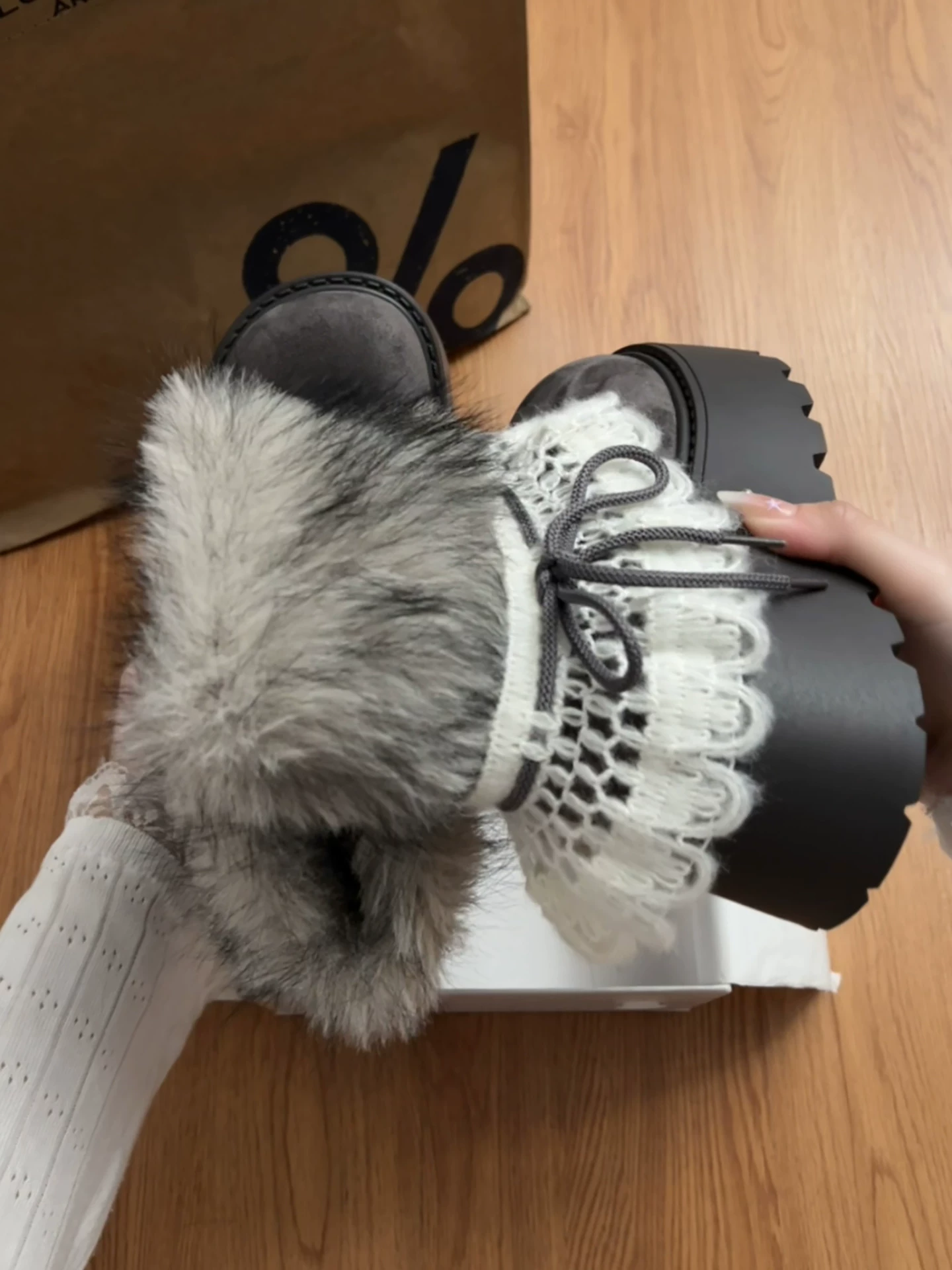 Giày bốt tuyết đế dày phong cách retro màu xám dành cho nữ, giày bông kiểu Birkenstock lông xù giữ ấm mùa đông mới năm 2025, tăng chiều cao.