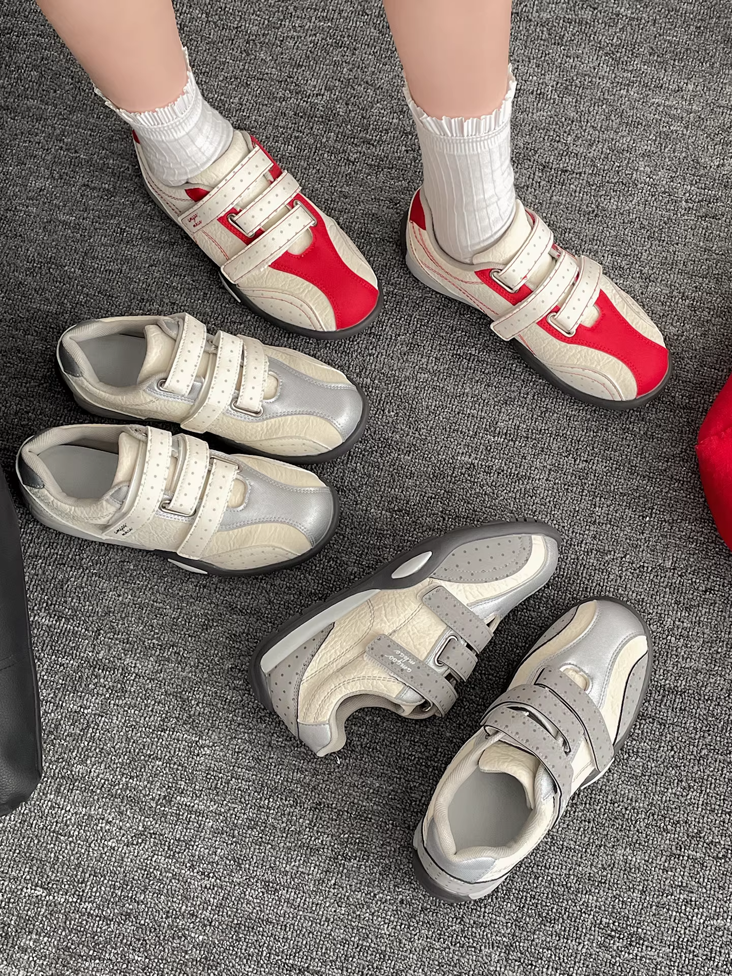 Giày thể thao nữ đế dày kiểu retro màu trắng, khóa dán, mẫu mới thu đông 2025, đa năng, phong cách Forrest Gump.