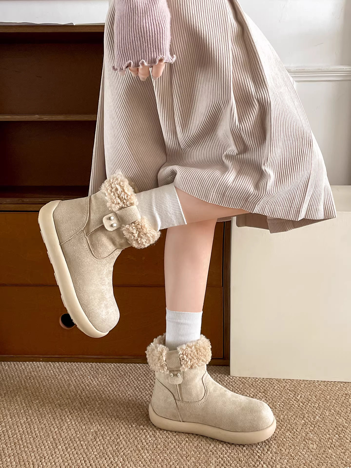 Giày bốt tuyết đế dày lót lông cừu kiểu cổ điển Nam Trung Quốc dành cho nữ 2025 Mẫu mới mùa đông chống trơn dày kiểu Birkenstock cổ ngắn