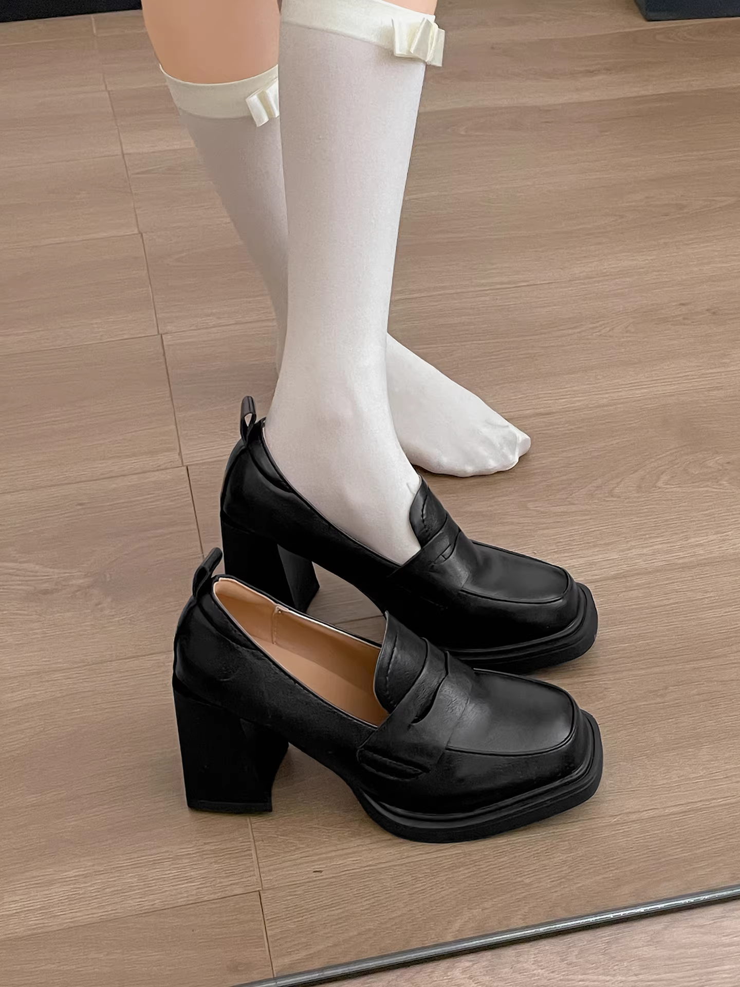 Giày da cao gót đế thô mũi vuông kiểu Anh cổ điển màu đen dành cho nữ, mẫu mới thu 2025, đa năng, dễ phối với chân váy