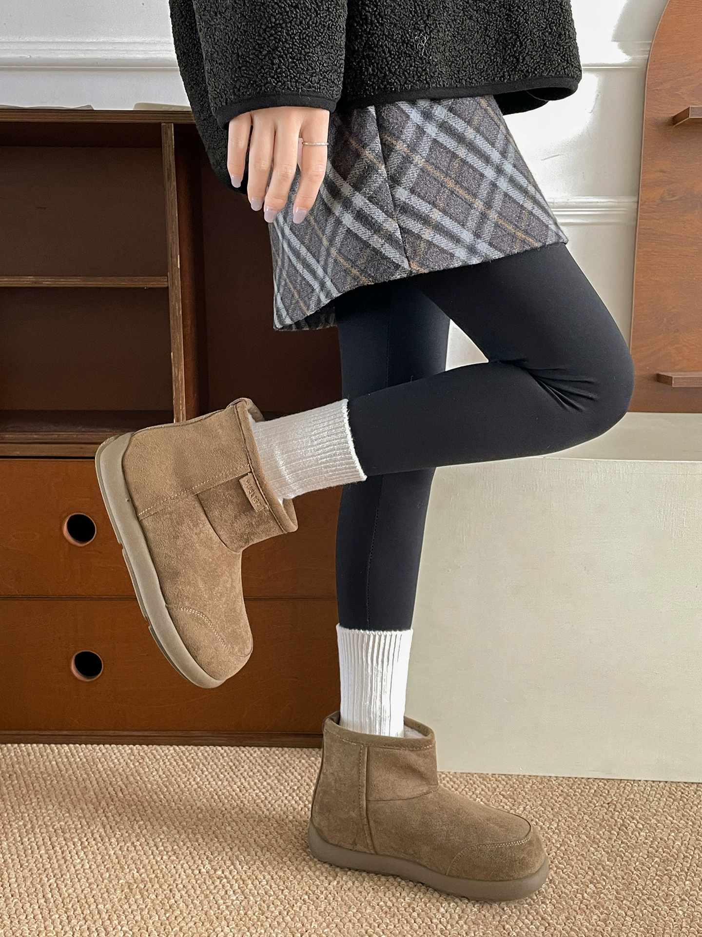 Giày bốt tuyết dày đế dày lót lông cừu kiểu cổ điển Nam Trung Quốc dành cho nữ 2025 Mẫu mới mùa đông ấm áp Giày bốt bông Đông Bắc.