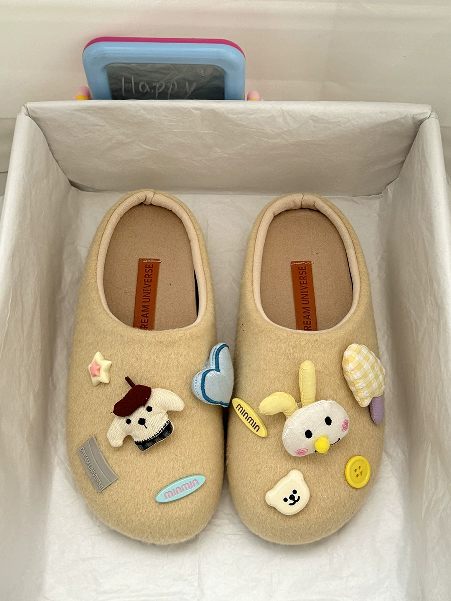 Giày dép nữ đế dày kiểu hoạt hình dễ thương, thích hợp đi ngoài trời, kiểu dáng mới mùa thu 2025, kiểu Birkenstock, dễ mang.