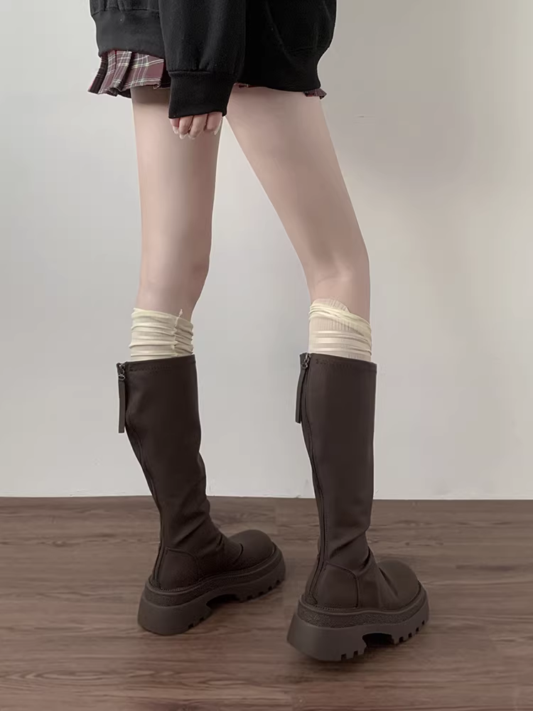 Giày bốt cao cổ đế dày màu đen dành cho nữ, kiểu dáng cổ điển mùa thu đông 2025, tăng chiều cao, tôn dáng, kiểu dáng đi cưỡi ngựa.