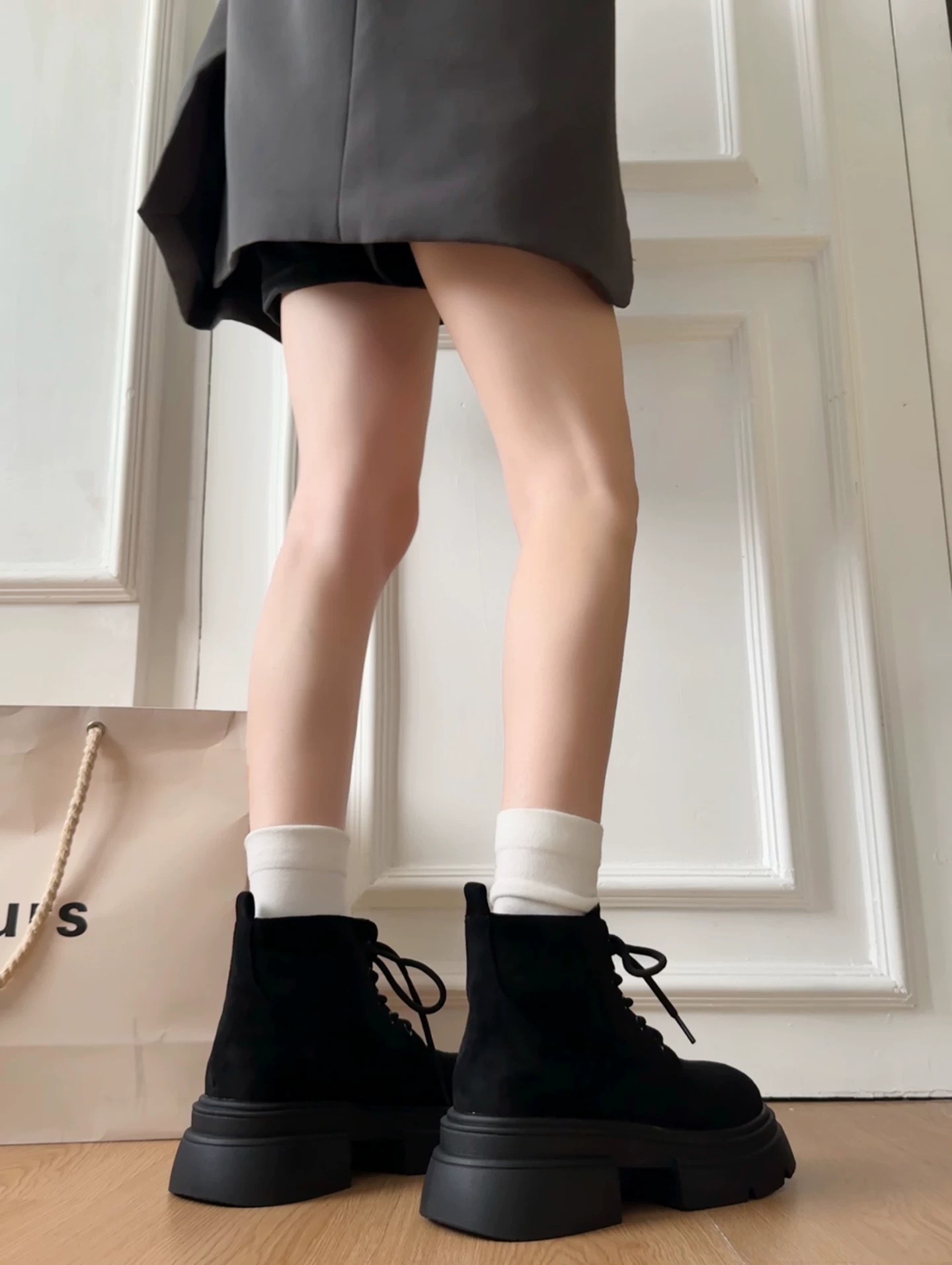 Giày bốt Martin đế dày phong cách Anh cổ điển dành cho nữ, mẫu mới thu đông 2025, kiểu ngắn, dành cho người nhỏ nhắn, giúp tăng chiều cao và trông thon gọn hơn