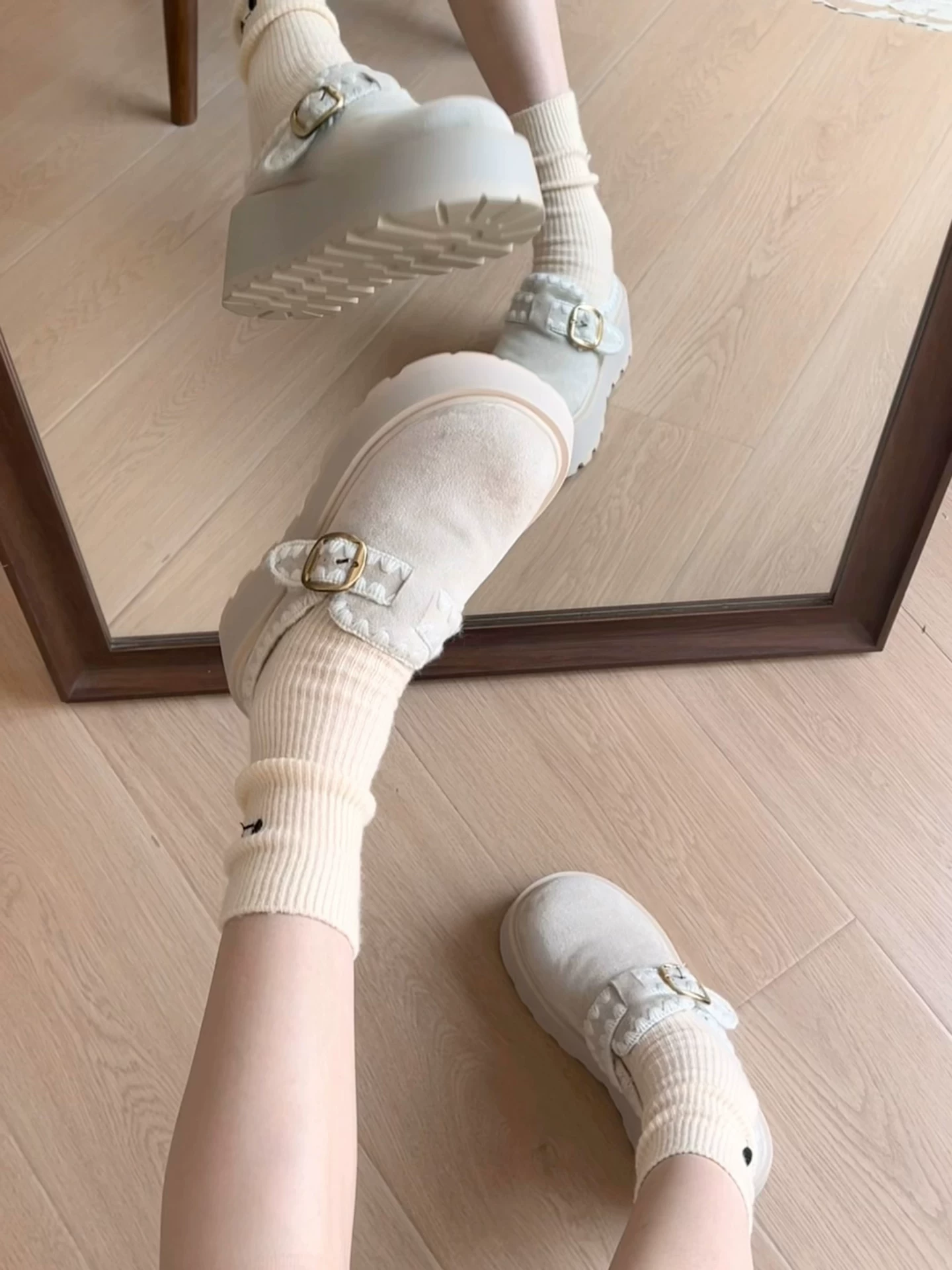 Giày dép nữ Nanzai Nanzhou kiểu Birkenstock đế dày, chất liệu nhung trắng, kiểu nửa dép, mùa đông 2025, giữ ấm, tăng chiều cao, đi ngoài trời