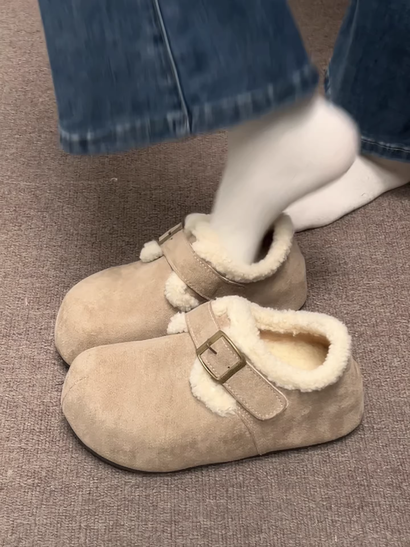 Giày bông mùa đông đế dày lót lông cừu kiểu cổ điển Nam Trung Quốc dành cho nữ, kiểu mới năm 2025, giữ ấm, đi ngoài trời, chống trơn trượt, kiểu Birkenstock.