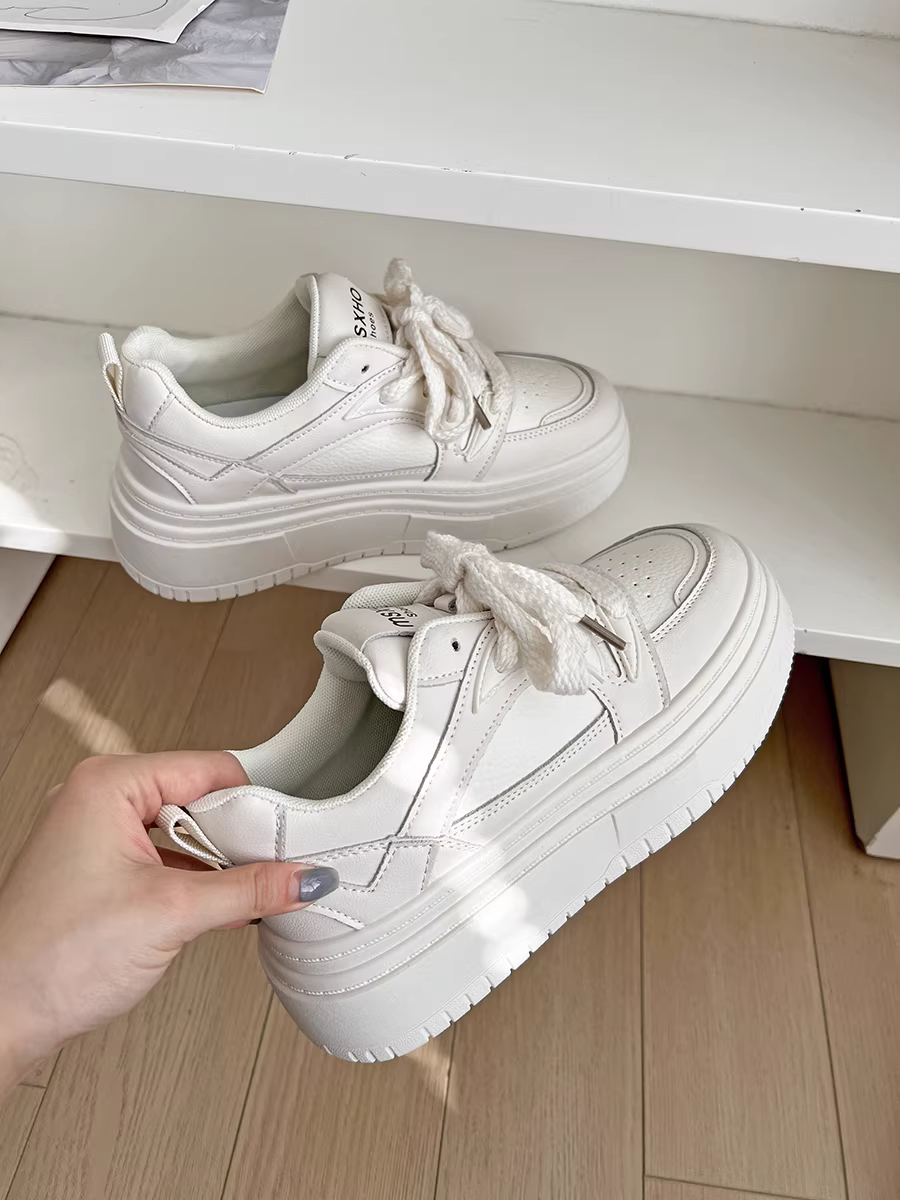 Giày thể thao nữ đế dày màu trắng, đa năng và thời trang, mẫu mới thu đông 2025, giày thể thao thường ngày.