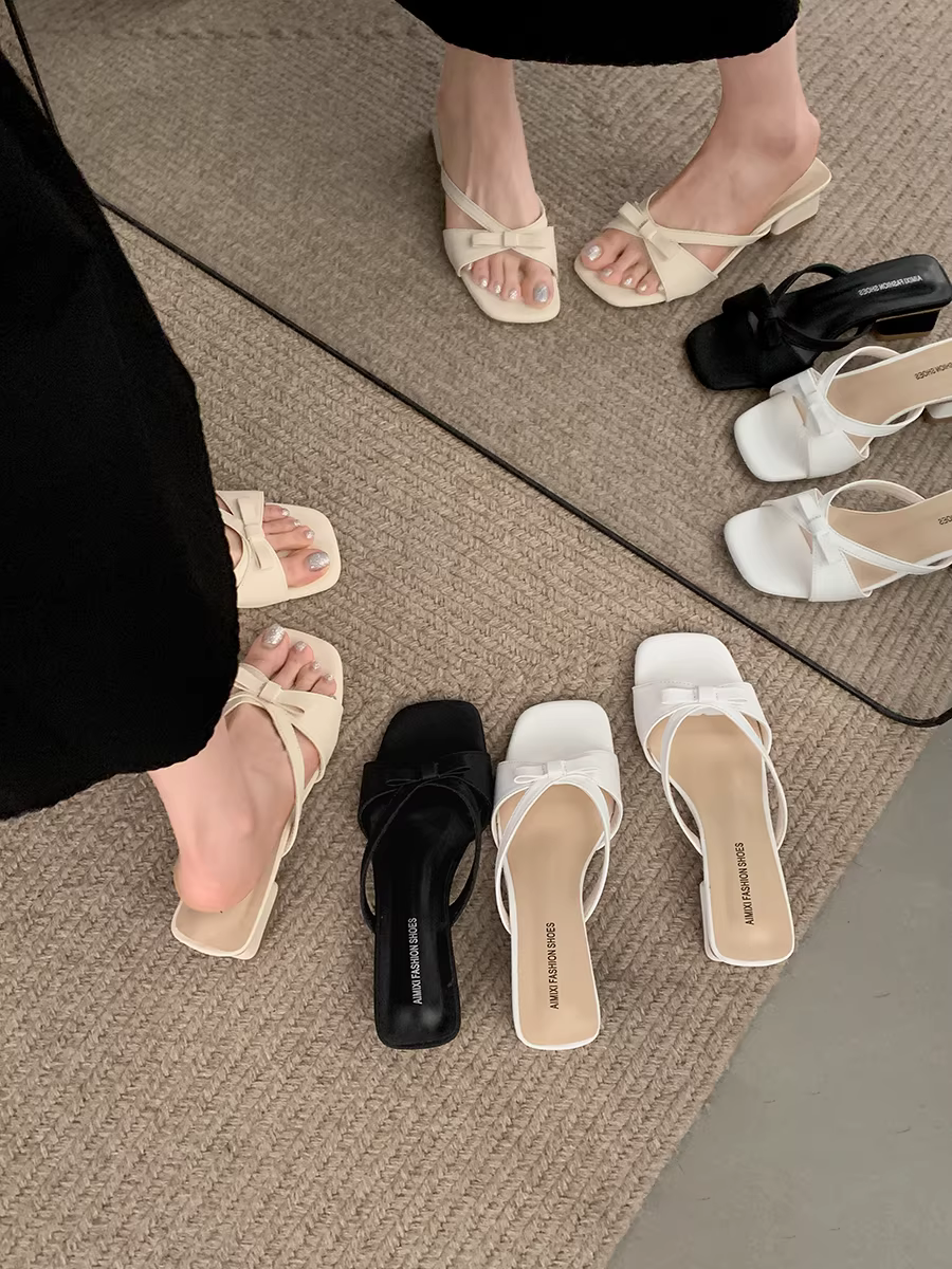 Dép xỏ ngón đế xuồng kiểu nơ đa năng dành cho nữ, đi ngoài trời mùa hè, dép chống trơn mới năm 2025.