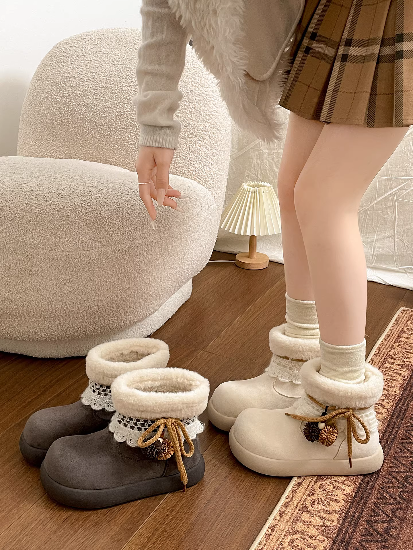 Giày bốt đi tuyết đế dày chống trượt tăng chiều cao màu trắng dành cho nữ, kiểu dáng mùa đông mới 2025, lót lông cừu, dày dặn, ấm áp kiểu Birkenstock.