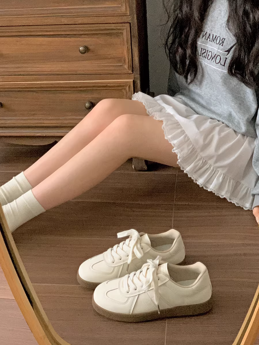 Giày thể thao nữ đế dày kiểu cổ điển Đức, màu trắng, mùa thu mới 2025, đa năng, phong cách thường ngày, cổ thấp.
