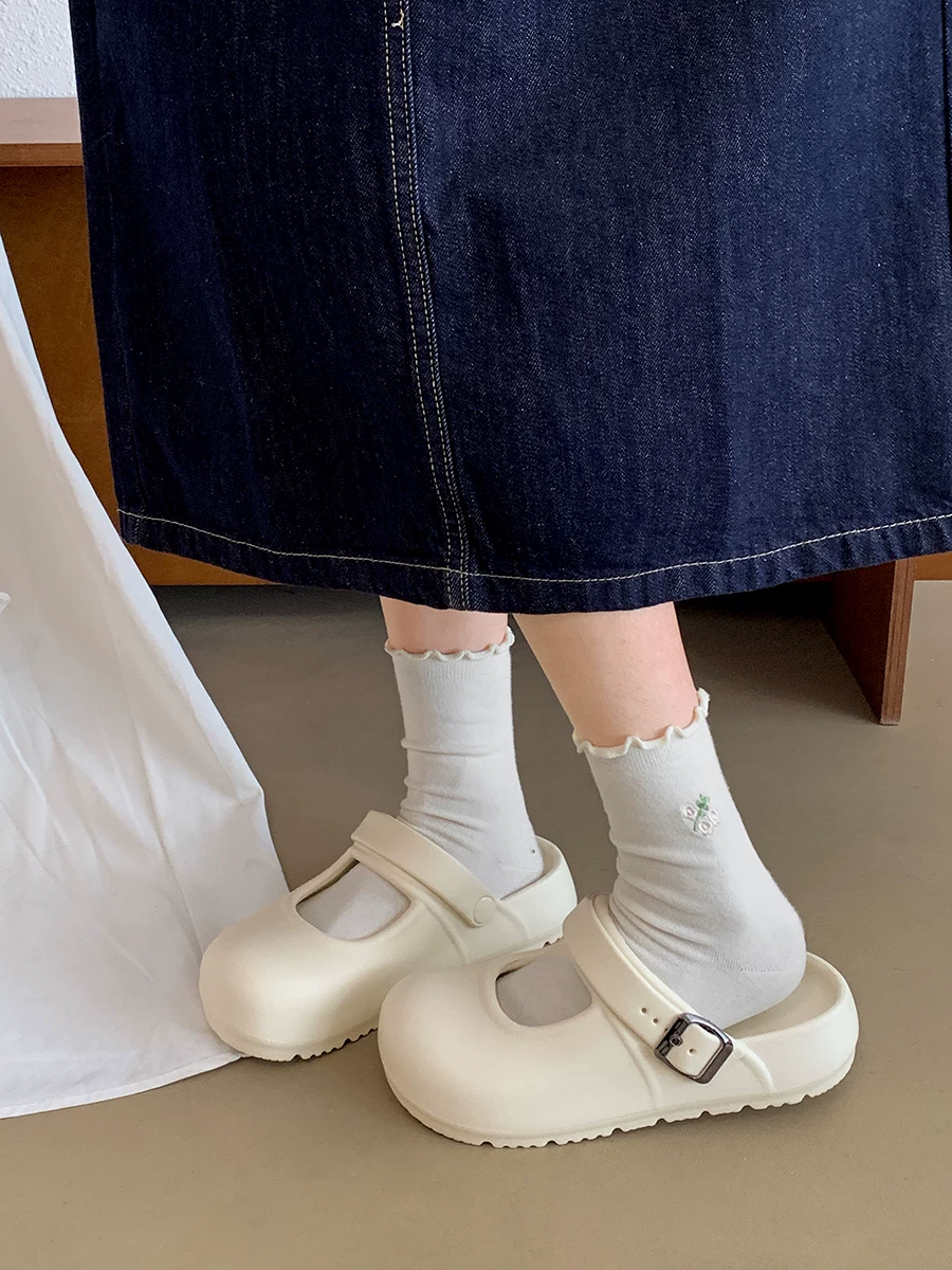 Dép nữ cao cấp màu trắng, đế dày chống trơn, mũi kín, kiểu mới 2025, đế mềm tăng chiều cao, thoáng khí, thích hợp đi ngoài trời mùa hè.