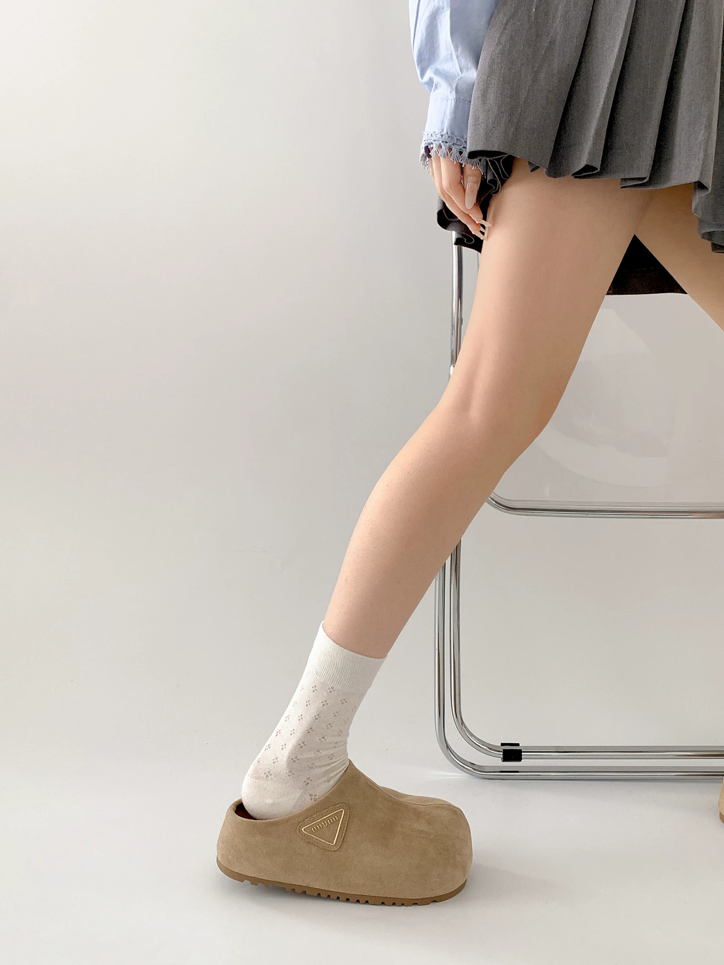 Dép nữ đế dày chống trơn kiểu retro phổ biến, đi ngoài trời mùa thu, giày Birkenstock đế mềm đa năng kiểu nửa dép mới năm 2025