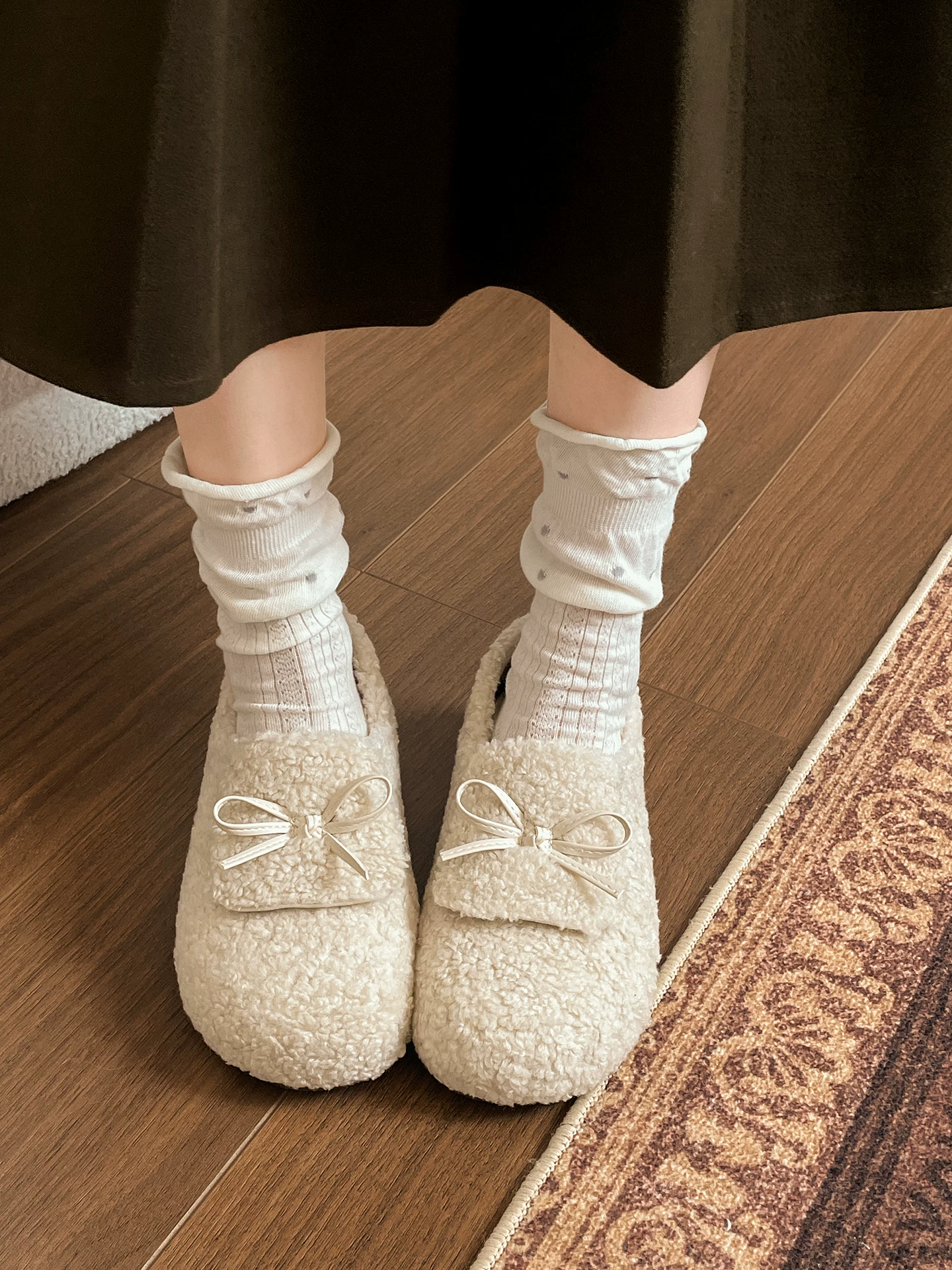 Giày lông cừu trắng lót lông ấm áp, đế dày chống trơn, dành cho nữ, mẫu mới mùa đông 2025, đa năng, dày dặn, đi ngoài trời, tăng chiều cao, chất liệu cotton