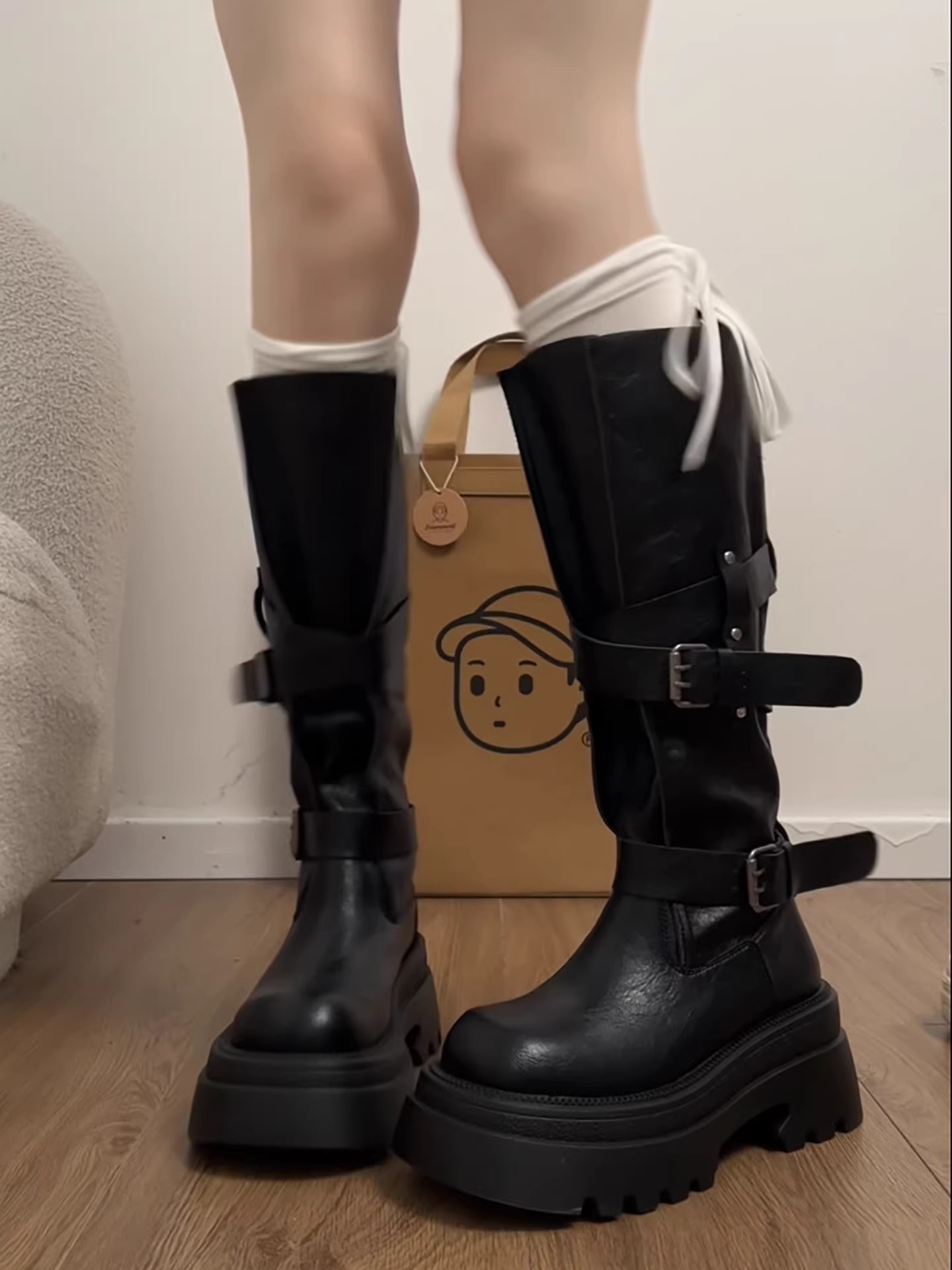 Giày bốt cao gót đế dày kiểu retro đen dành cho nữ, mẫu mới thu đông 2025, tăng chiều cao, tôn dáng.