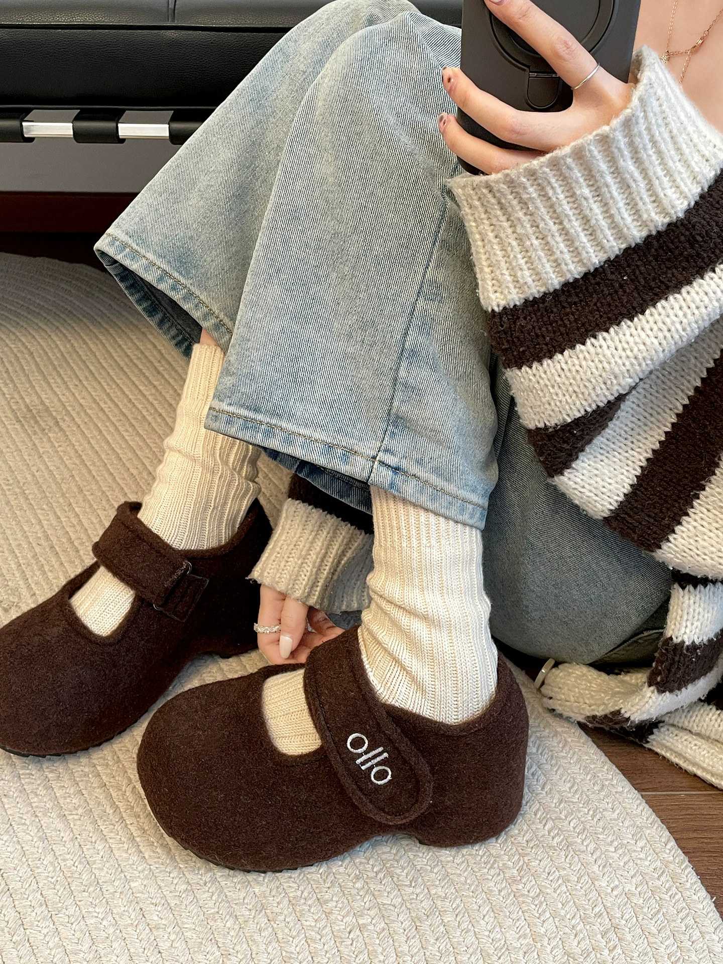 Giày Mary Jane đế dày tăng chiều cao kiểu cổ điển lót lông cừu dành cho nữ, áo khoác ngoài mùa đông, kiểu mới 2025, giày cotton ấm màu xám.