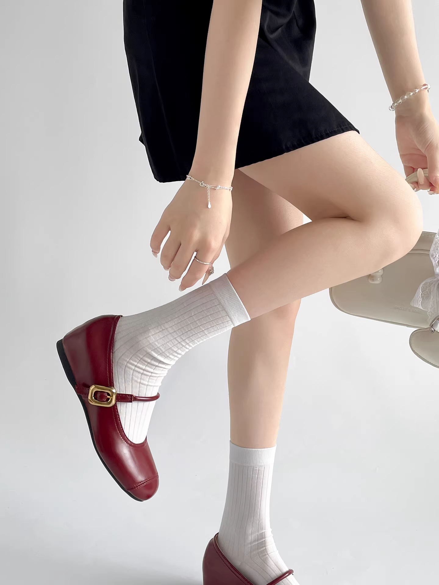 Giày bệt nữ đế xuồng kiểu Mary Jane, mũi tròn, màu bạc cổ điển, đế mềm, đa năng, mùa thu 2025