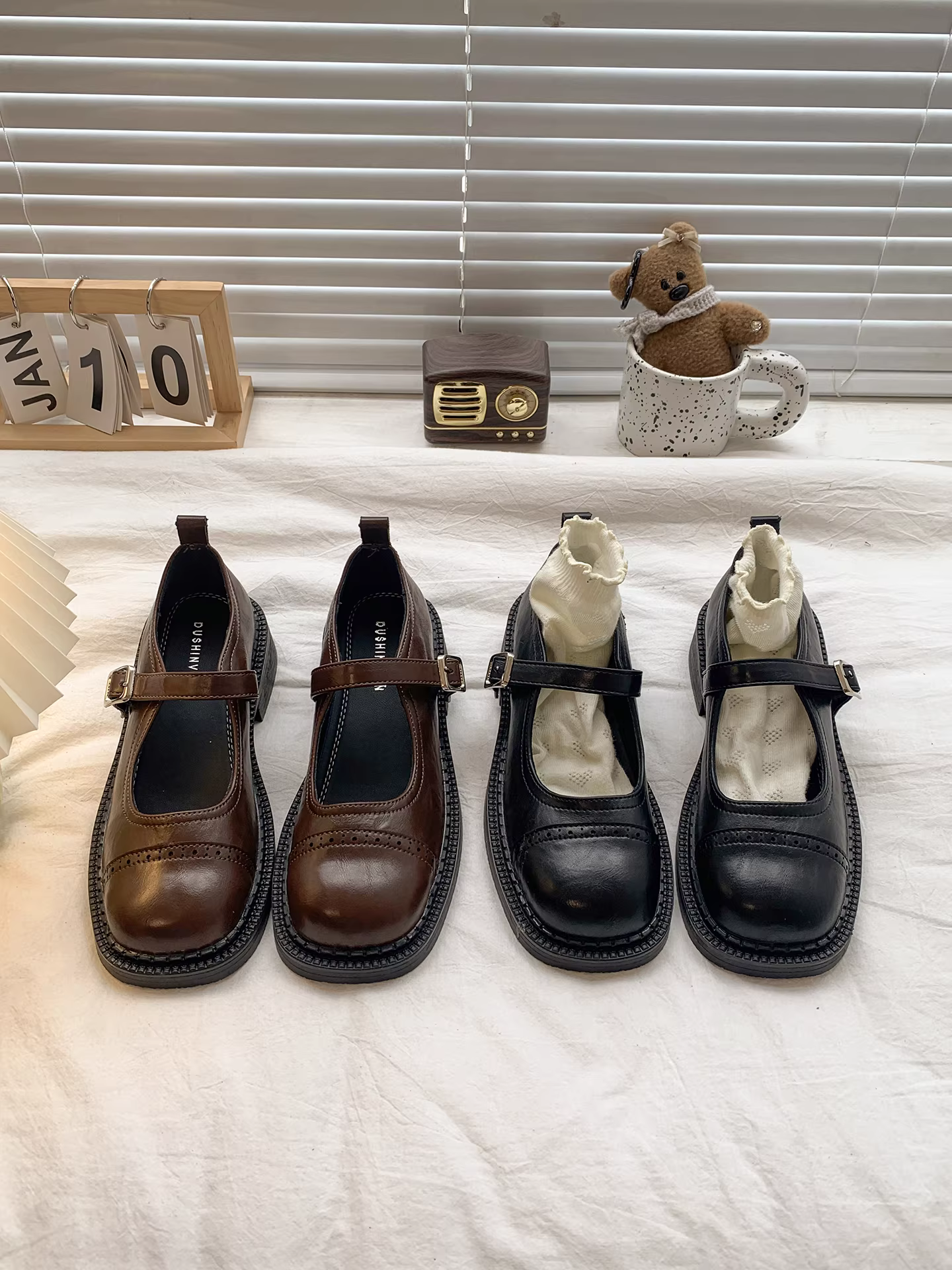 Giày da nữ kiểu Anh cổ điển, gót thô, mùa thu năm 2025, phối chân váy, kiểu Mary Jane đế thấp