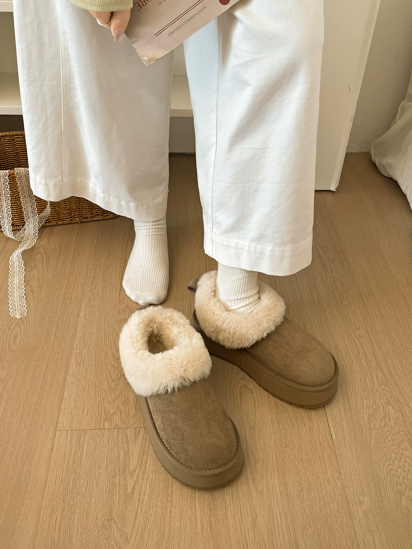 Dép nửa ống kiểu Birkenstock đế dày lót lông cừu dành cho nữ, mẫu mới thu đông 2025, giữ ấm khi đi ngoài trời, lót lông mềm mại