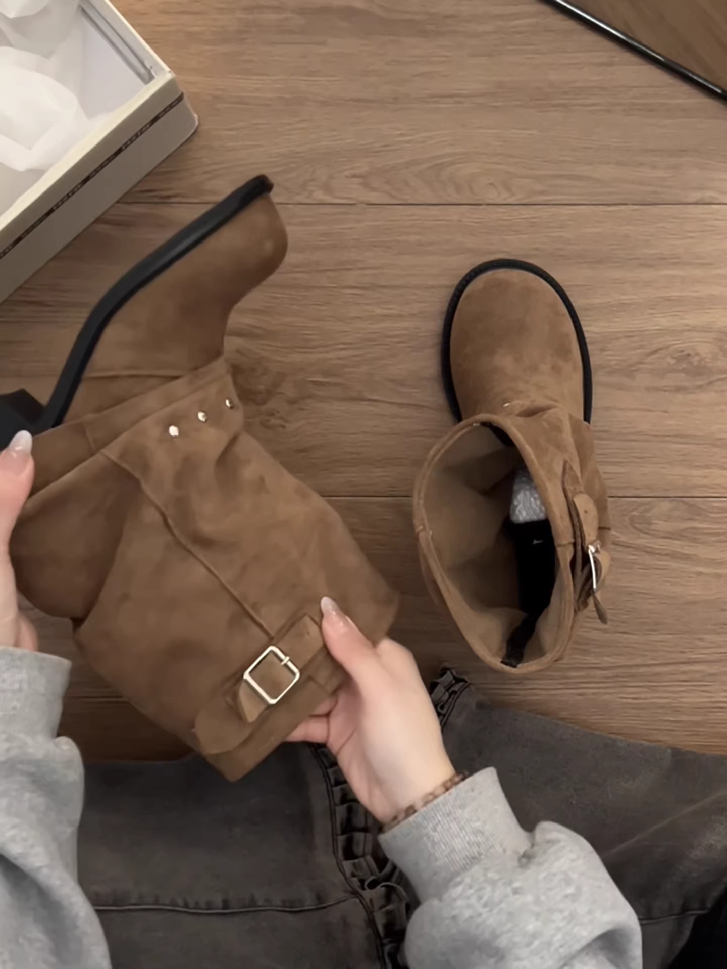 Giày bốt nữ đế dày gót cao màu nâu cổ điển Melard mùa đông 2025 kiểu dáng thon gọn dành cho người nhỏ nhắn