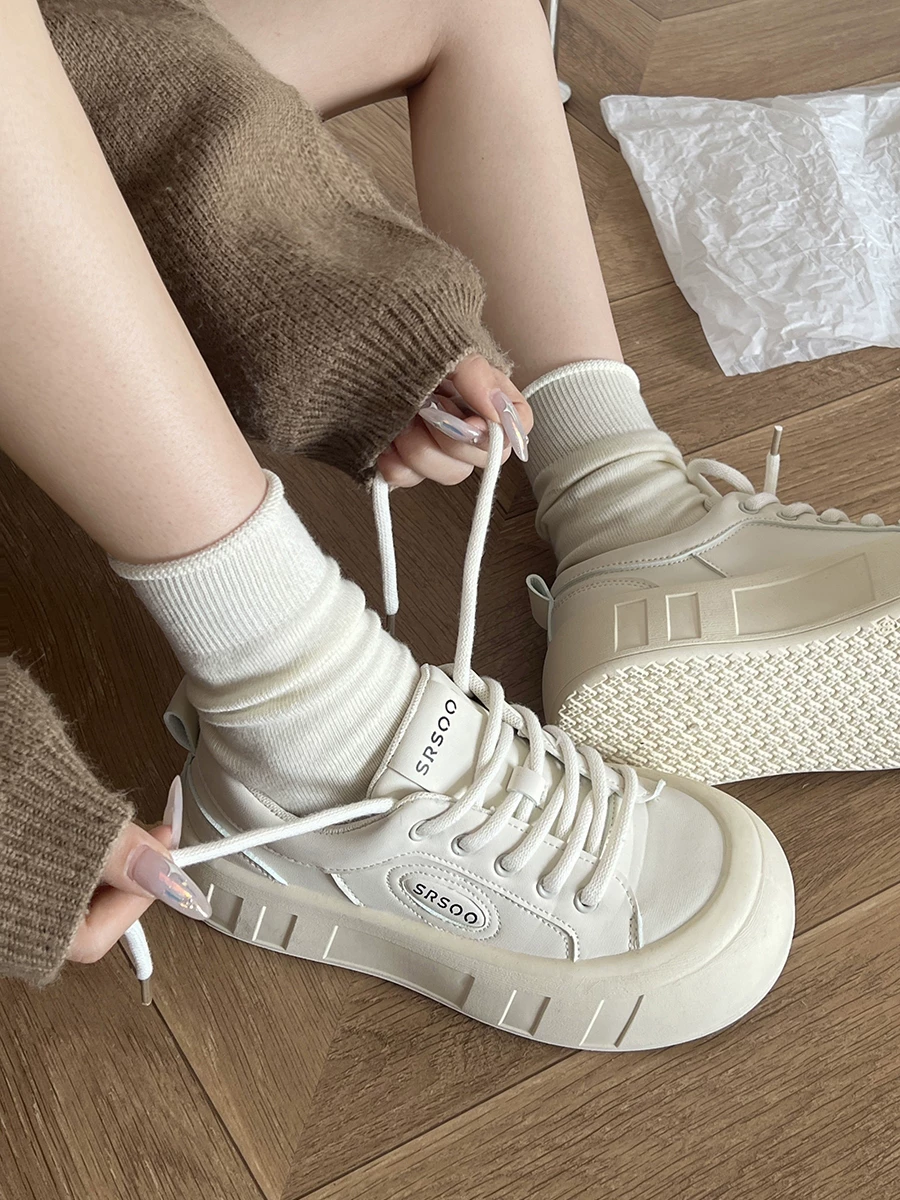 Giày thể thao nữ đế dày nhẹ, màu trắng, kiểu dáng đa năng, phù hợp với chân váy, mẫu mới thu đông 2025, kiểu dáng thấp cổ, đang thịnh hành