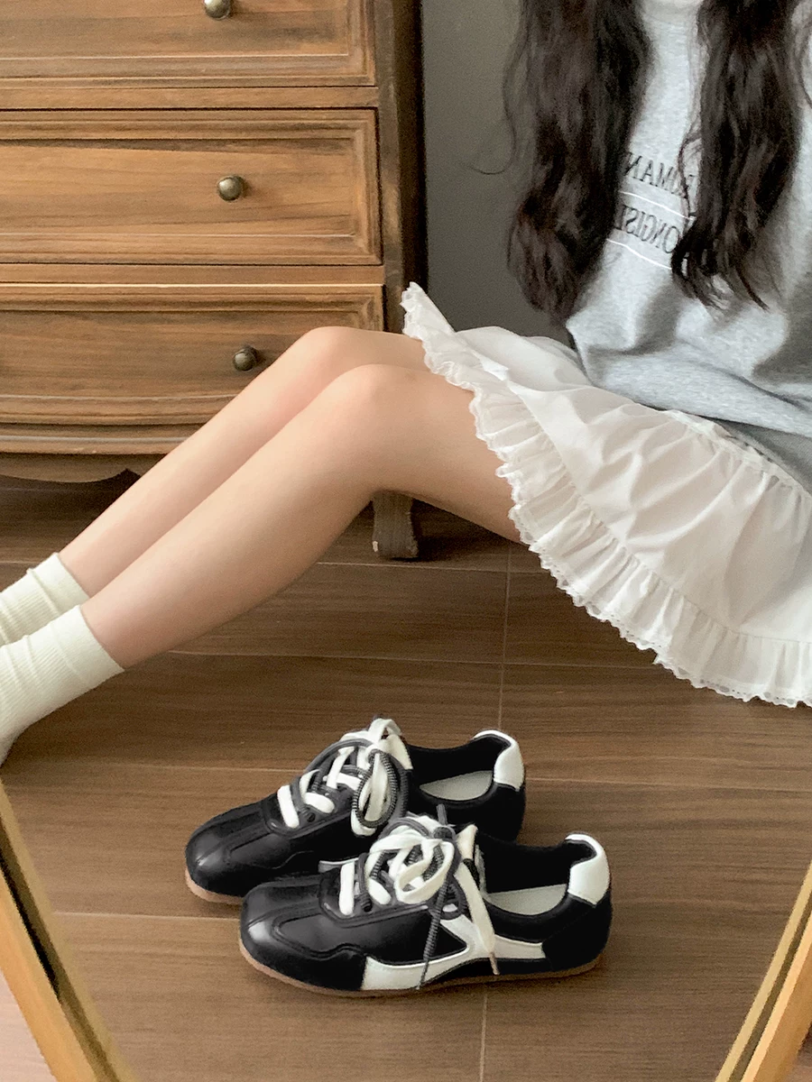 Giày thể thao nữ đế bằng kiểu retro màu bạc, mẫu mới thu đông 2025, đa năng, kiểu dáng thấp cổ, phong cách Mỹ, giày thường ngày