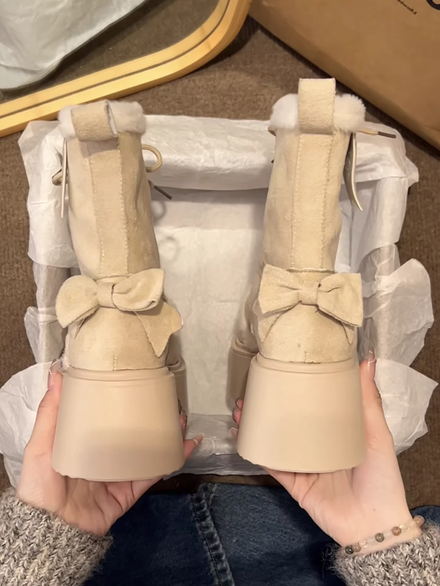 Giày bốt mùa đông nữ 2025 mới, lót lông mềm mại, đế dày chống trơn trượt, tăng chiều cao, ấm áp, kiểu dáng cổ điển bằng vải cotton dành cho vùng Đông Bắc.