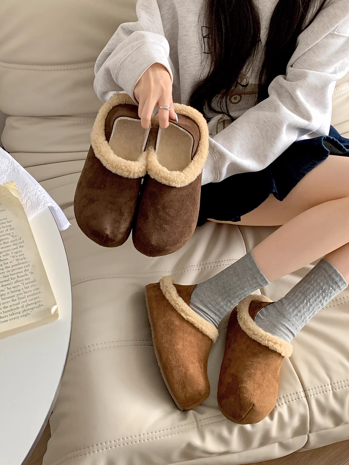 Giày Birkenstock nữ mùa đông 2025 kiểu dáng cổ điển, đế dày, lông mềm, chống trơn, hai kiểu mang, đa năng, đi ngoài trời