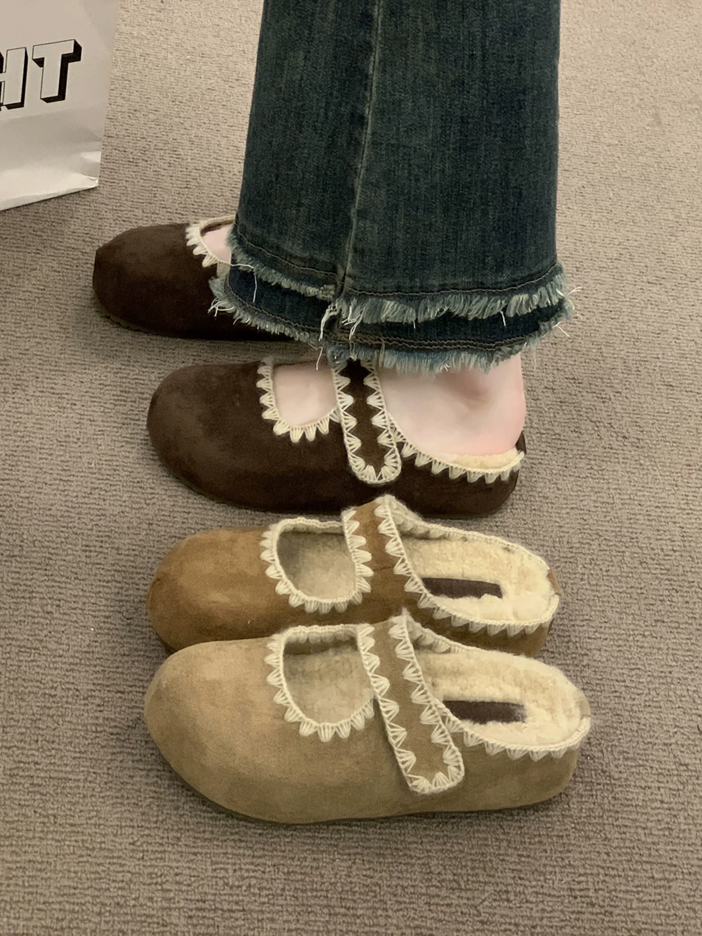 Giày nửa dép kiểu Birkenstock đế dày, lót lông mềm mại dành cho nữ, mẫu mới thu đông 2025, giữ ấm, mũi kín, chất liệu cotton.