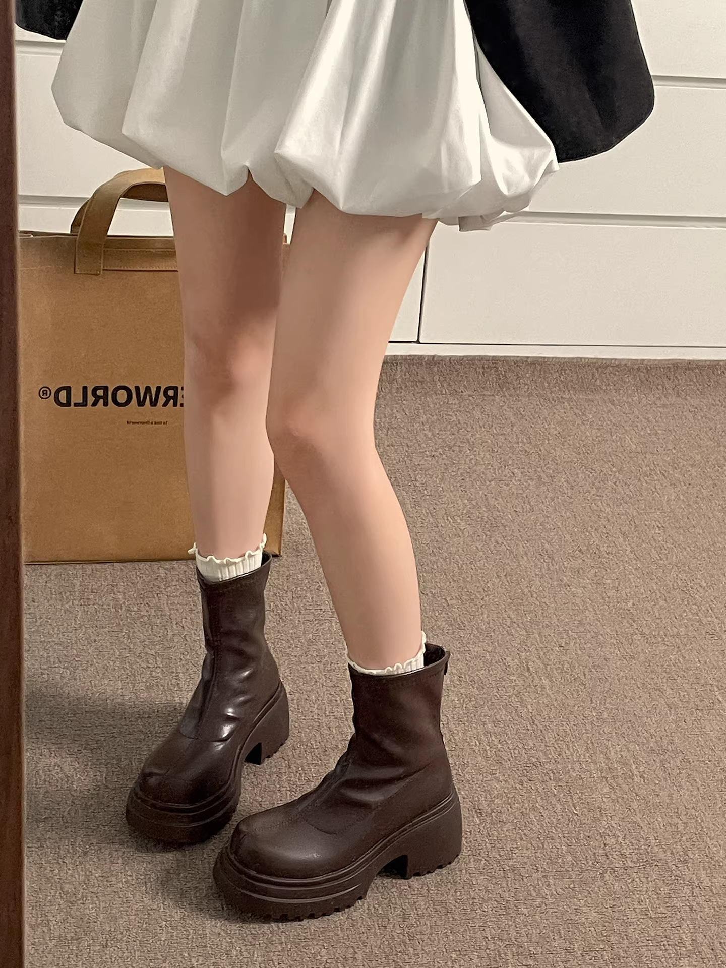 Giày bốt Martin đế dày phong cách retro Anh đen dành cho nữ, kiểu dáng thu đông mới 2025, phối cùng chân váy, tăng chiều cao và tôn dáng, kiểu bốt ngắn.