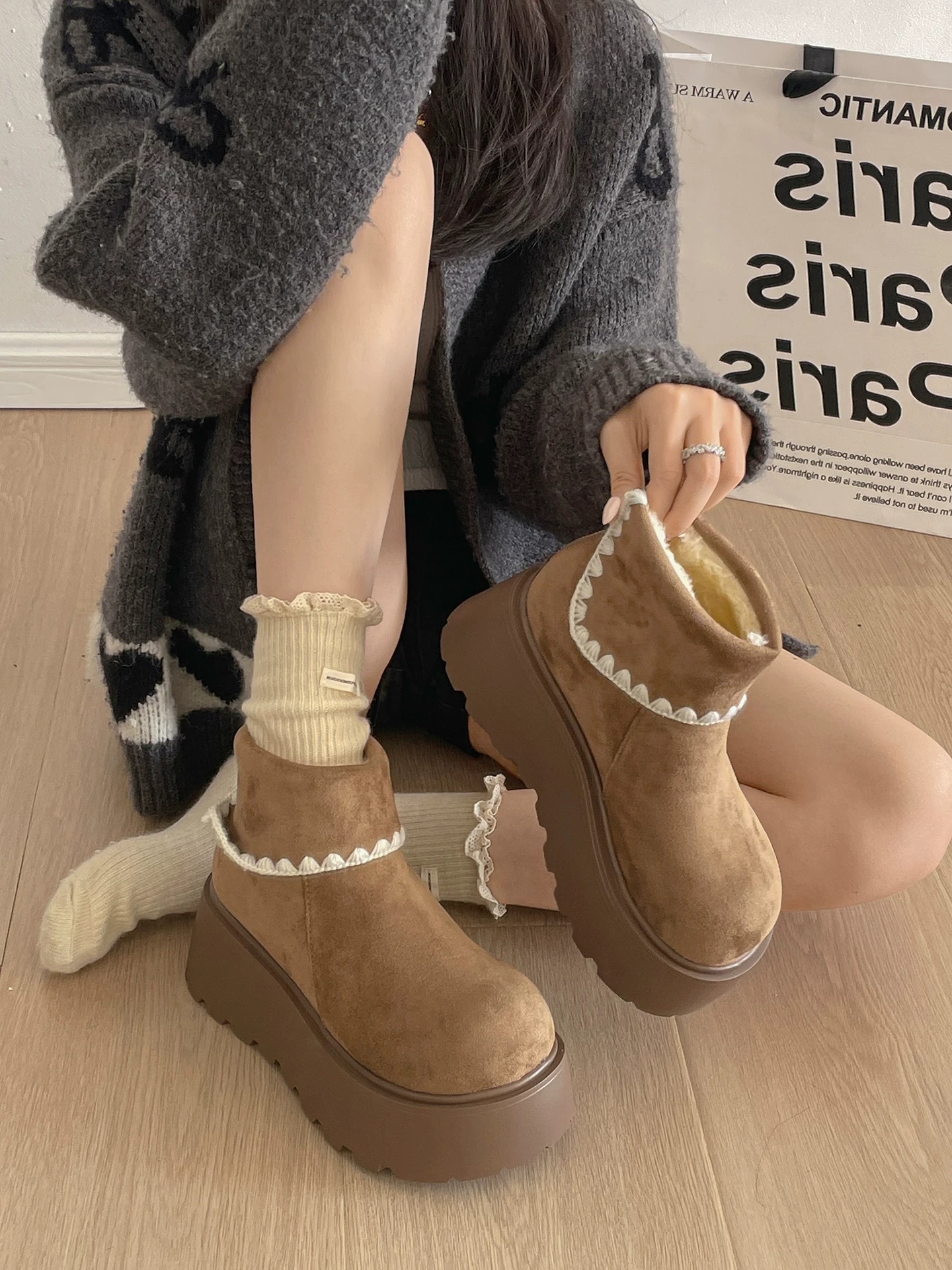 Giày bốt đi tuyết đế dày cổ điển màu trắng Nanzai dành cho nữ, áo khoác ngoài mùa đông, kiểu mới 2025, giày cotton ấm áp, chống trượt kiểu Birkenstock.