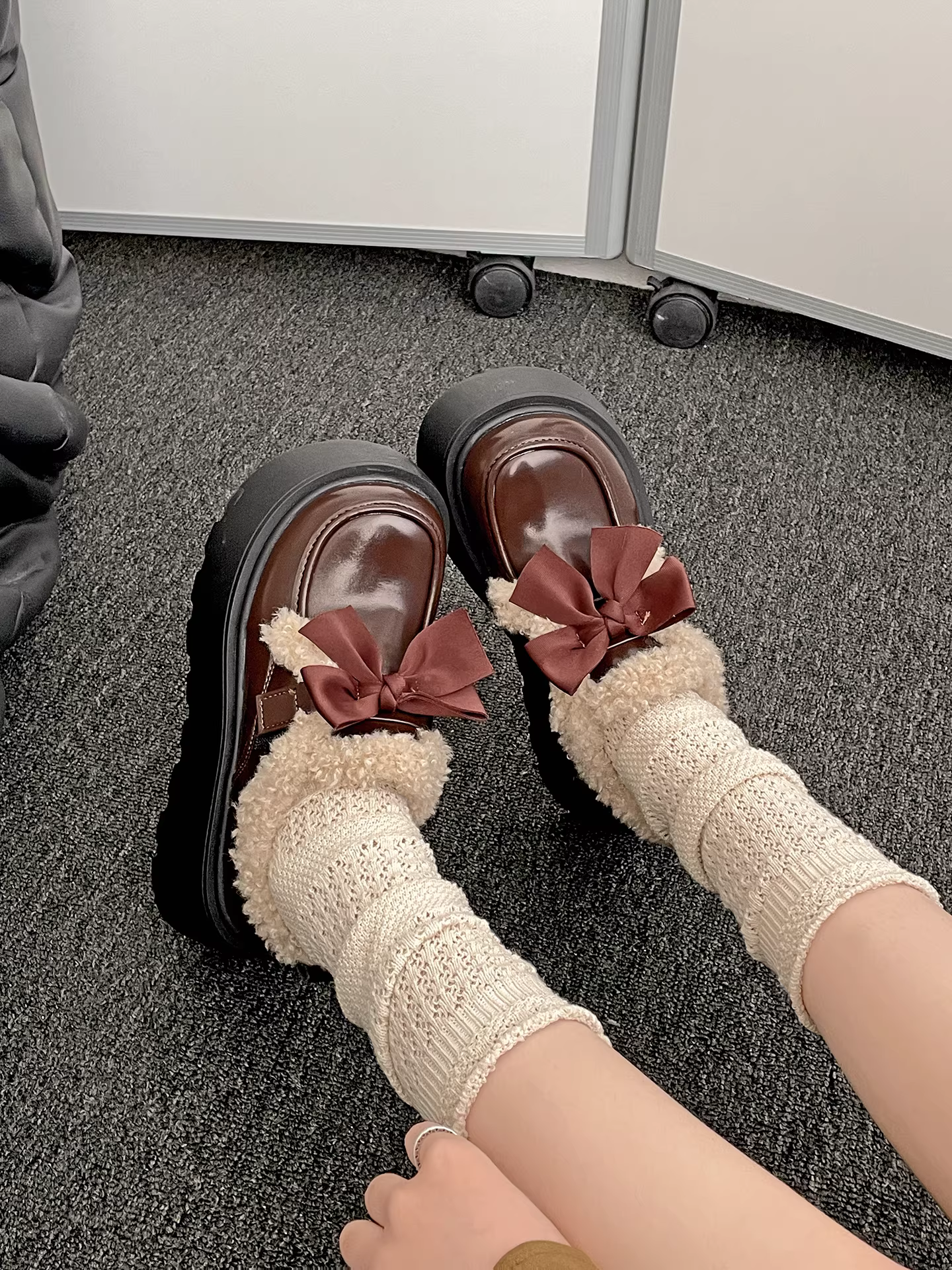 Giày bông giữ ấm mùa đông kiểu Anh cổ điển đế dày dành cho nữ năm 2025, giày lười lót lông cừu, giày da nhỏ