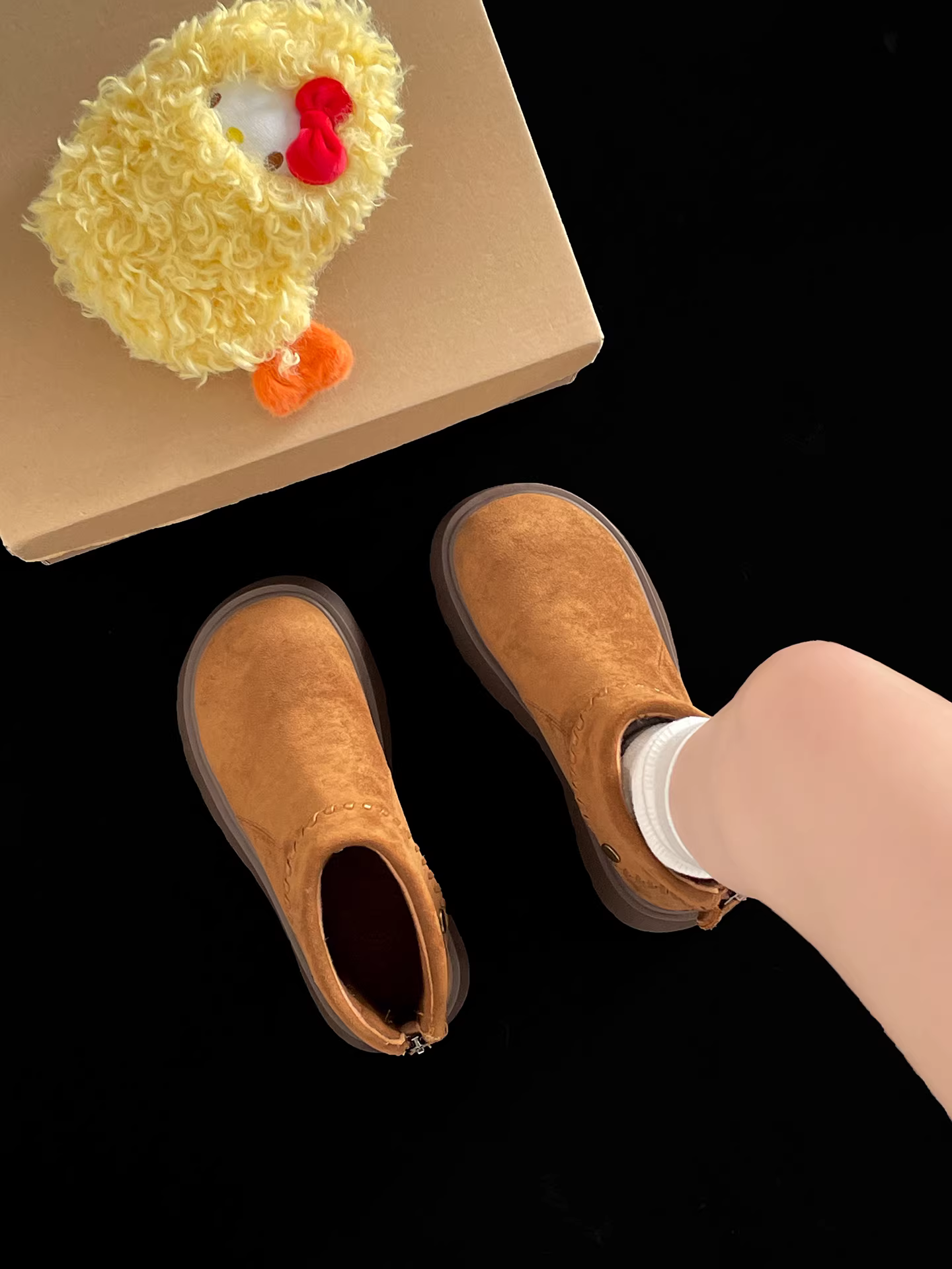 Giày bốt Martin đế dày màu nâu cổ điển dành cho nữ, kiểu thu/đông mới 2025, phối chân váy giúp dáng thon gọn, kiểu dáng như Birkenstock.