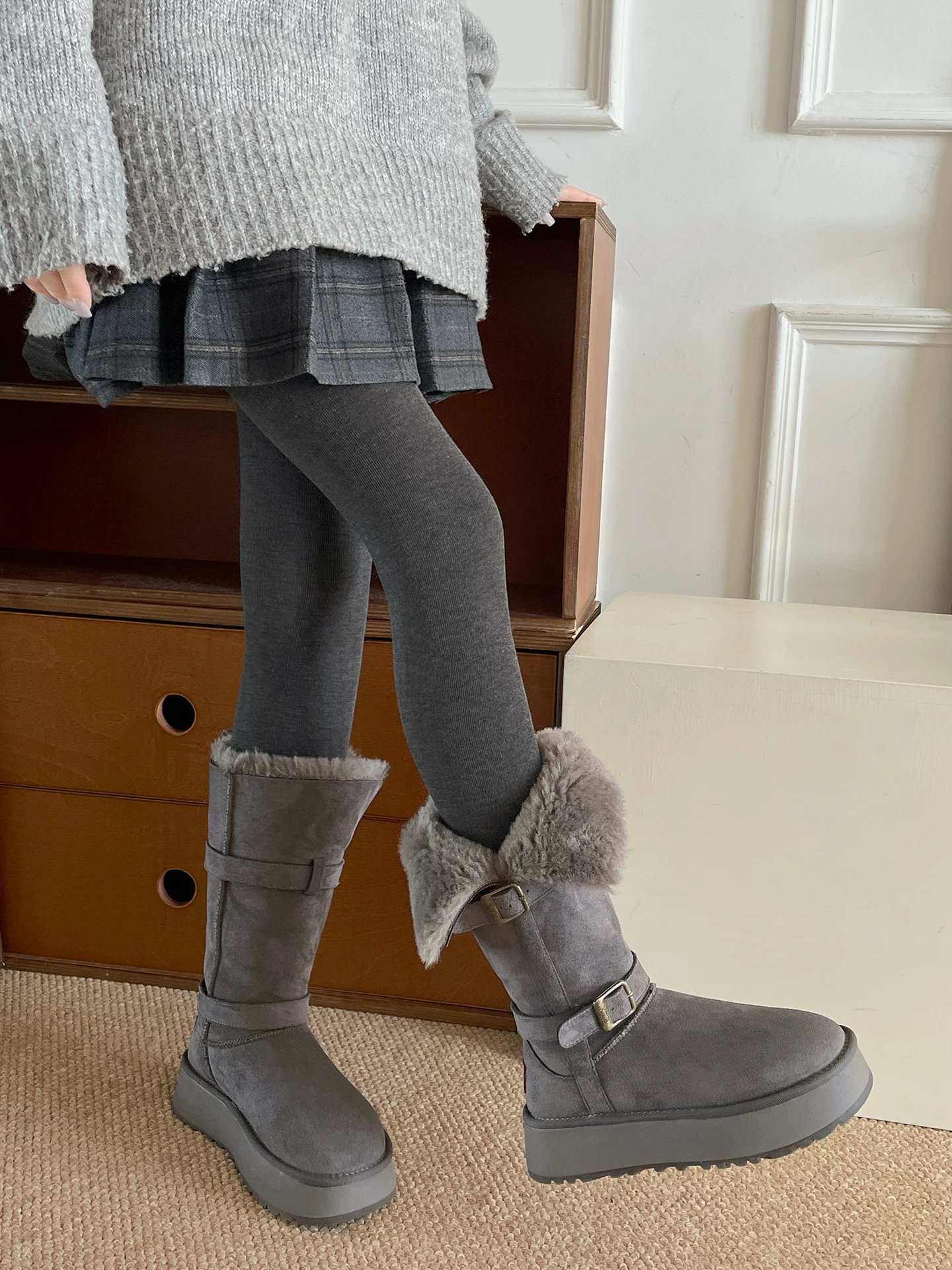 Giày bốt tuyết đế dày lót lông cừu kiểu retro dành cho nữ, giày cotton giữ ấm mùa đông kiểu Birkenstock mới năm 2025 dành cho vùng Đông Bắc.