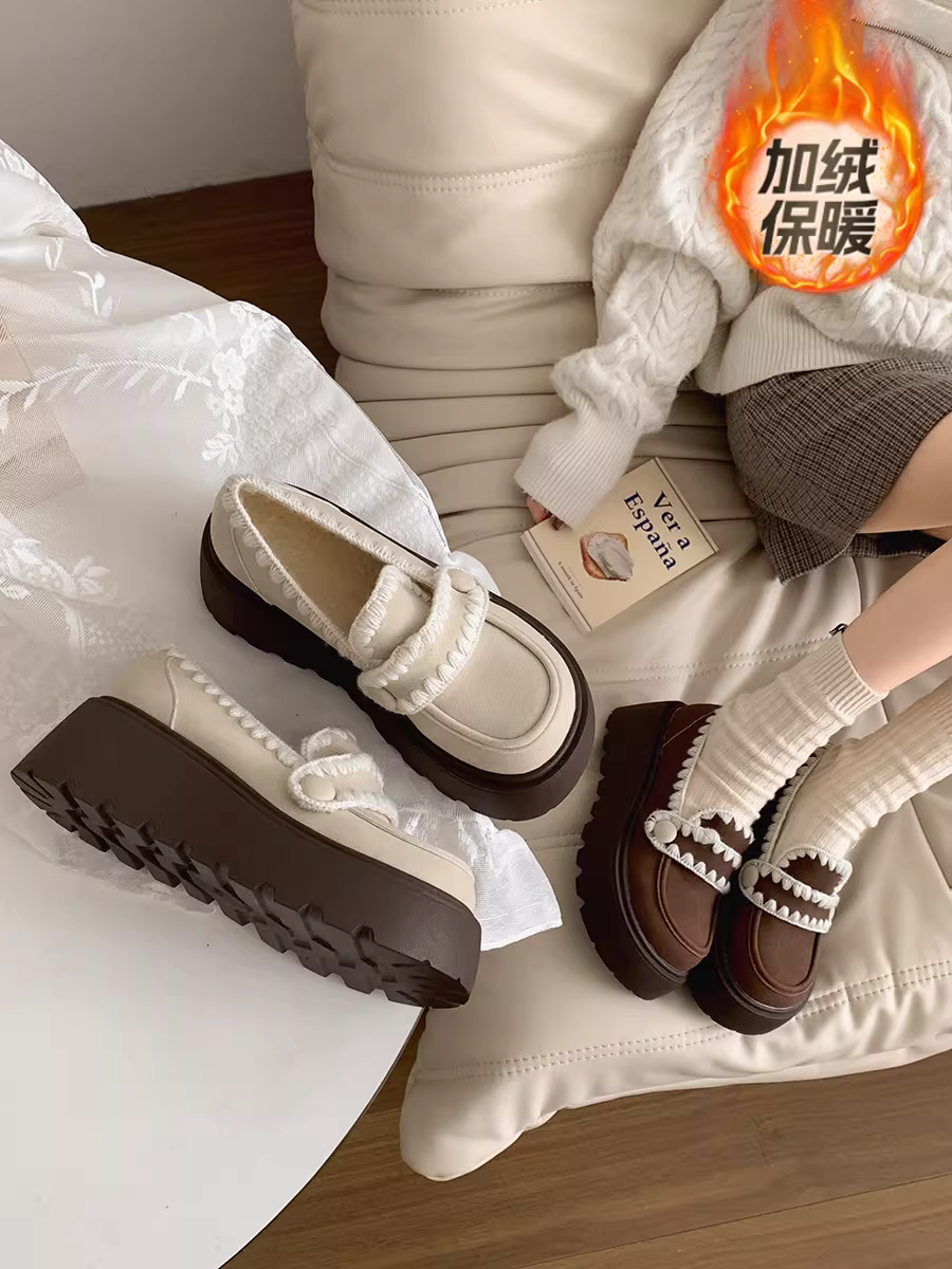 Giày da đế dày kiểu Anh cho nữ 2025, mẫu mới thu đông, đa năng, kiểu retro, lót lông cừu, kiểu lười, giày vải cotton