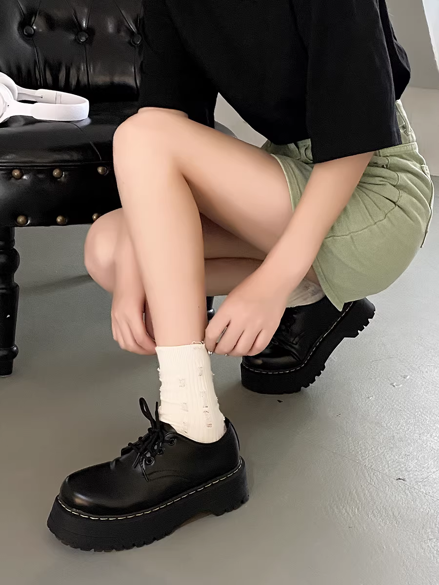 Giày da mùa thu Black Martin dành cho nữ 2025 kiểu retro Anh quốc mới, kiểu buộc dây, phối chân váy, đế dày, thiết kế tăng chiều cao.