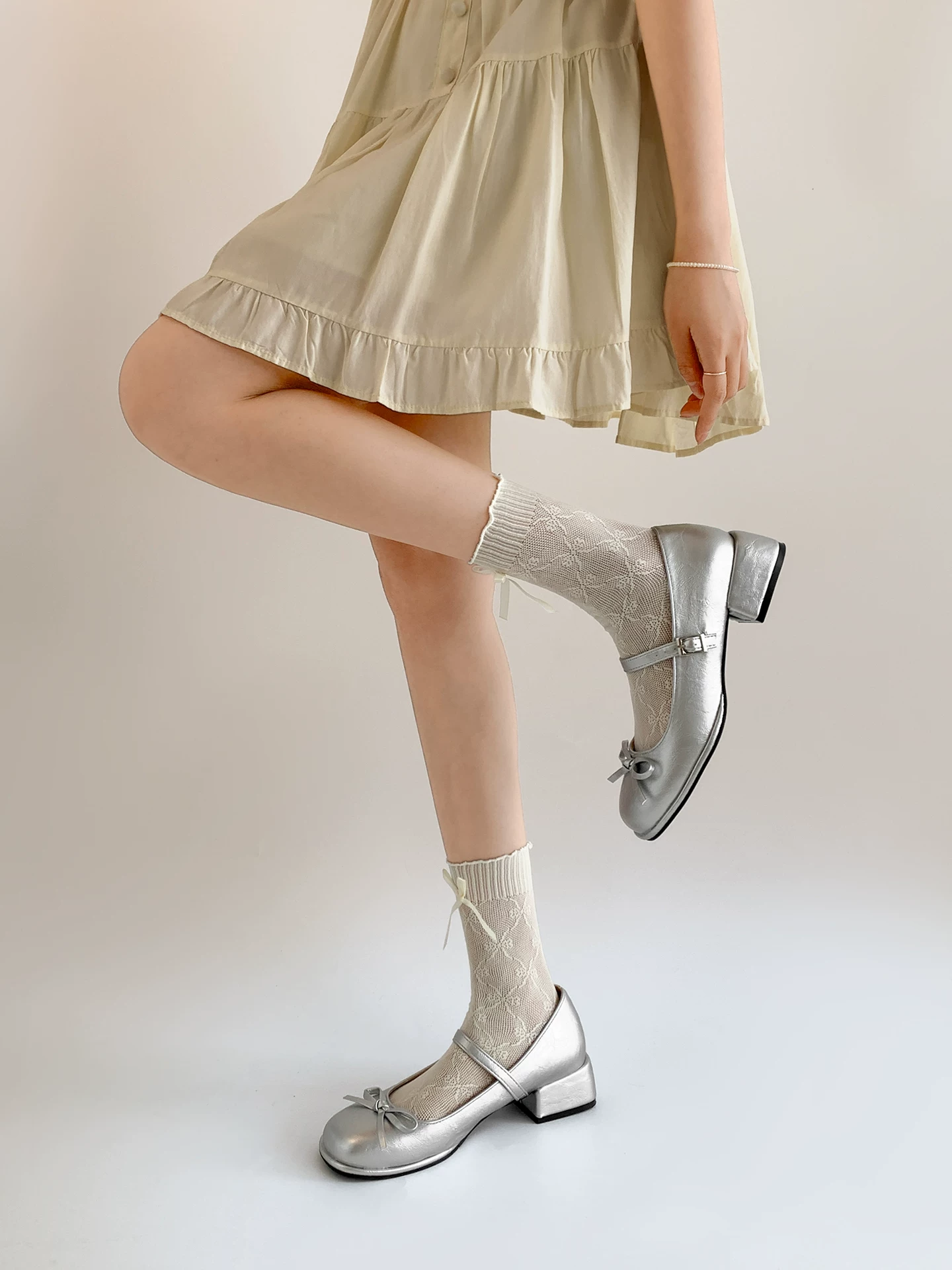 Giày cao gót đế thô mũi tròn kiểu Pháp màu đỏ dành cho nữ, mẫu mới thu đông 2025, đa năng phối với chân váy, giày Mary Jane tăng chiều cao.