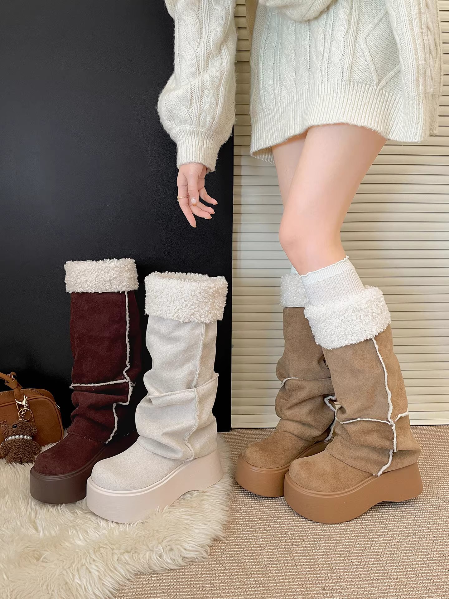 Giày bốt tuyết cao cổ đế dày kiểu retro màu trắng dành cho nữ, kiểu dáng mùa đông mới 2025, tăng chiều cao và giữ ấm với chất liệu cotton, kiểu dáng ống quần.