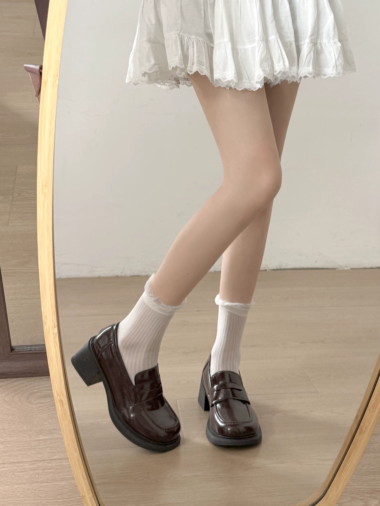 Giày da nữ kiểu Anh, đế xuồng nhỏ, tăng chiều cao, màu nâu, kiểu dáng cổ điển mùa thu năm 2025, phối cùng chân váy