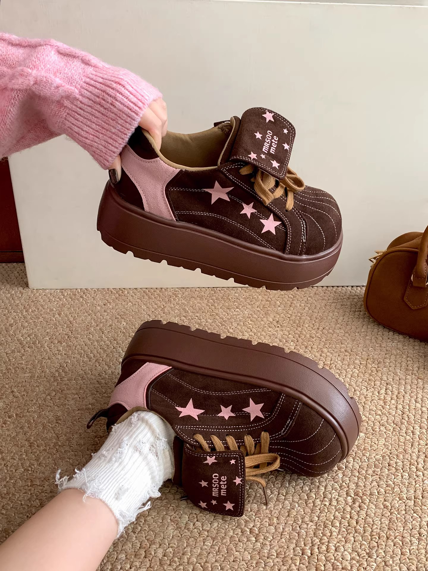 Giày thể thao đế dày tăng chiều cao phong cách retro dành cho nữ, kiểu thu đông 2025, phối chân váy được, đế mềm, giày thể thao và giày dạo phố.