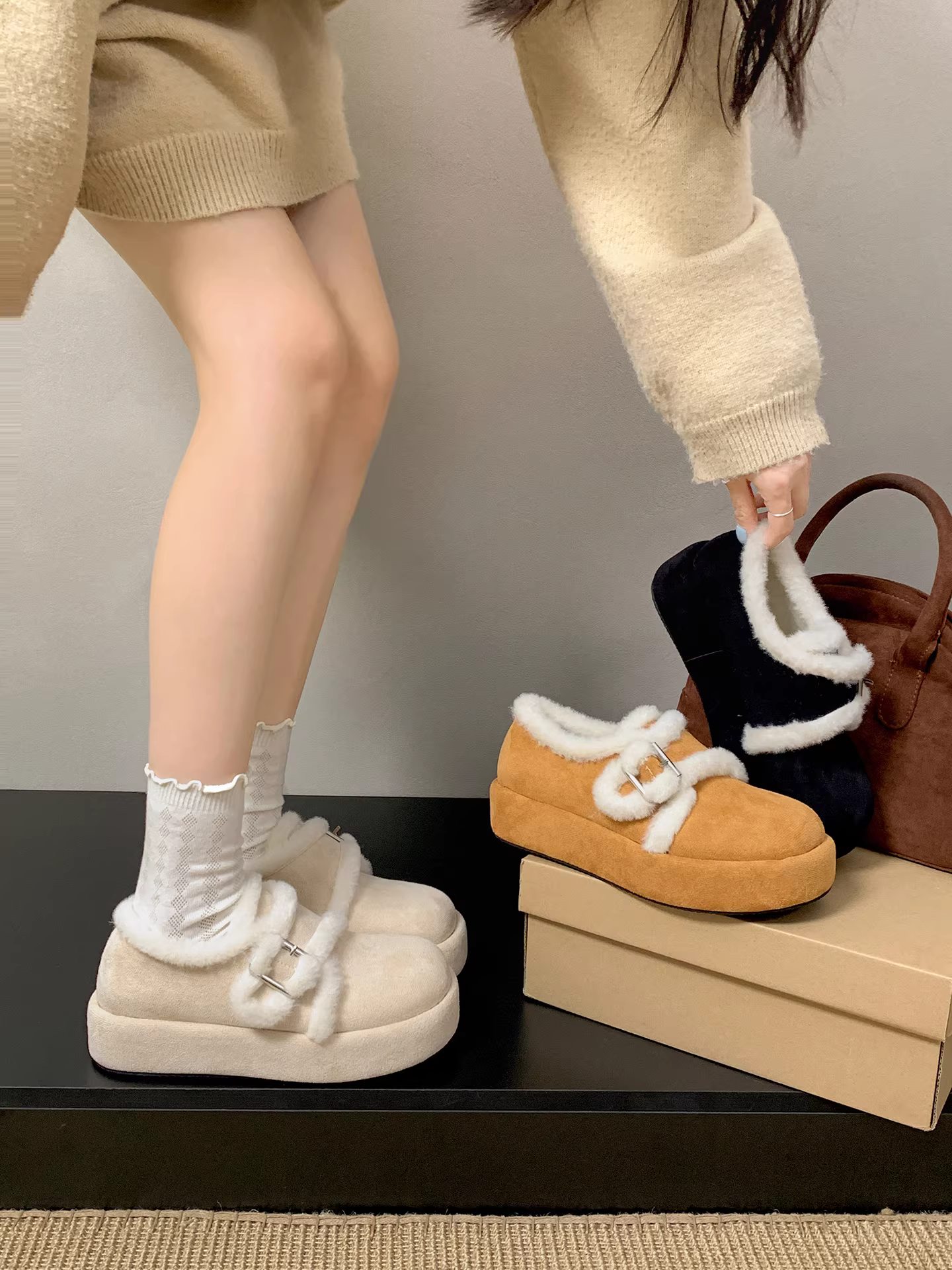 Giày bốt tuyết nữ đế dày lót lông cừu màu trắng cổ điển, dày dặn, giữ ấm mùa đông 2025, kiểu Birkenstock, chất liệu cotton, dành cho vùng Đông Bắc