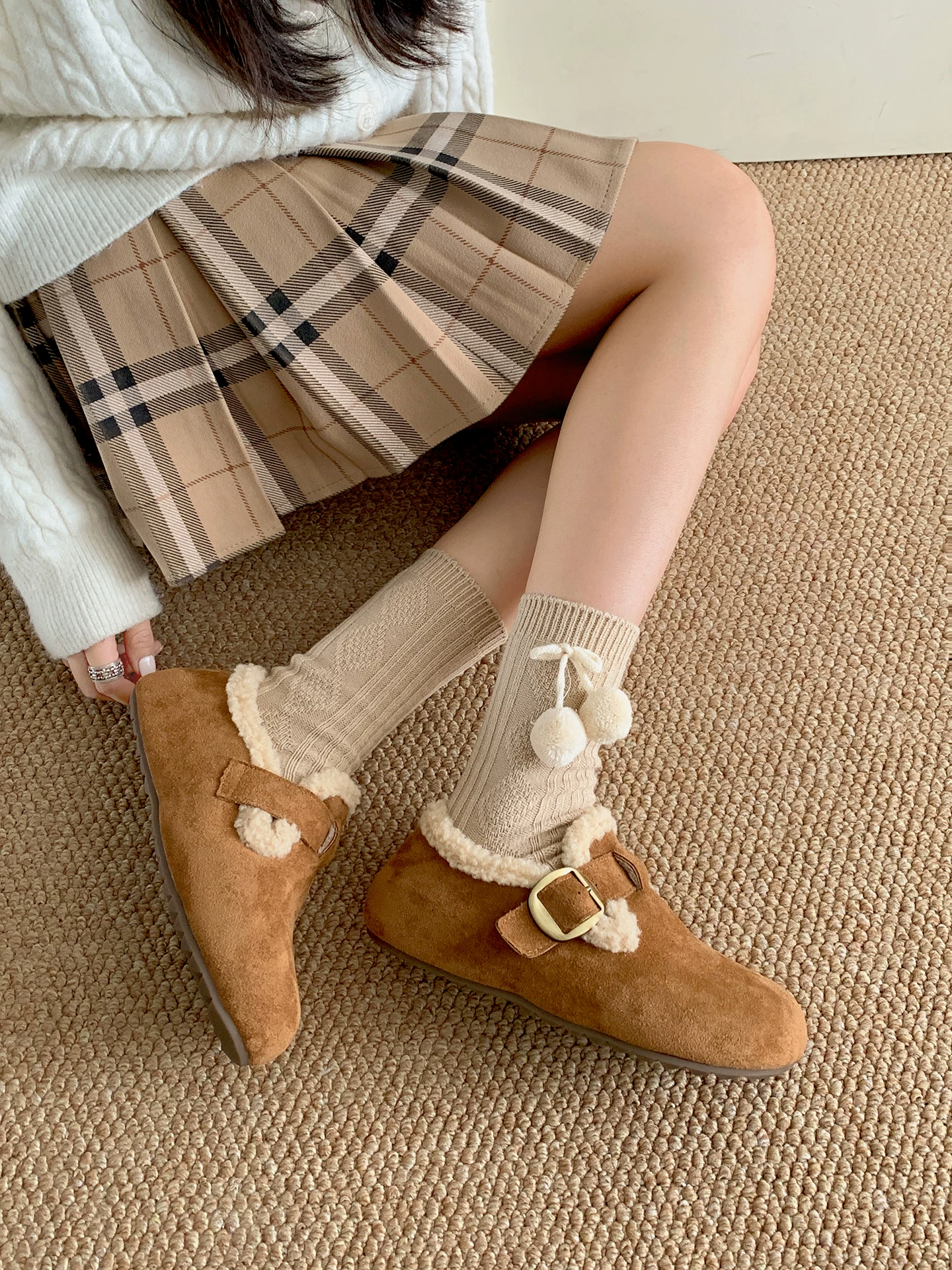 Giày Birkenstock đế dày kiểu retro Maillard, lót nhung tăng chiều cao, toàn bộ được bọc kín, dành cho nữ, mẫu mới mùa đông 2025, giày bông dày giữ ấm