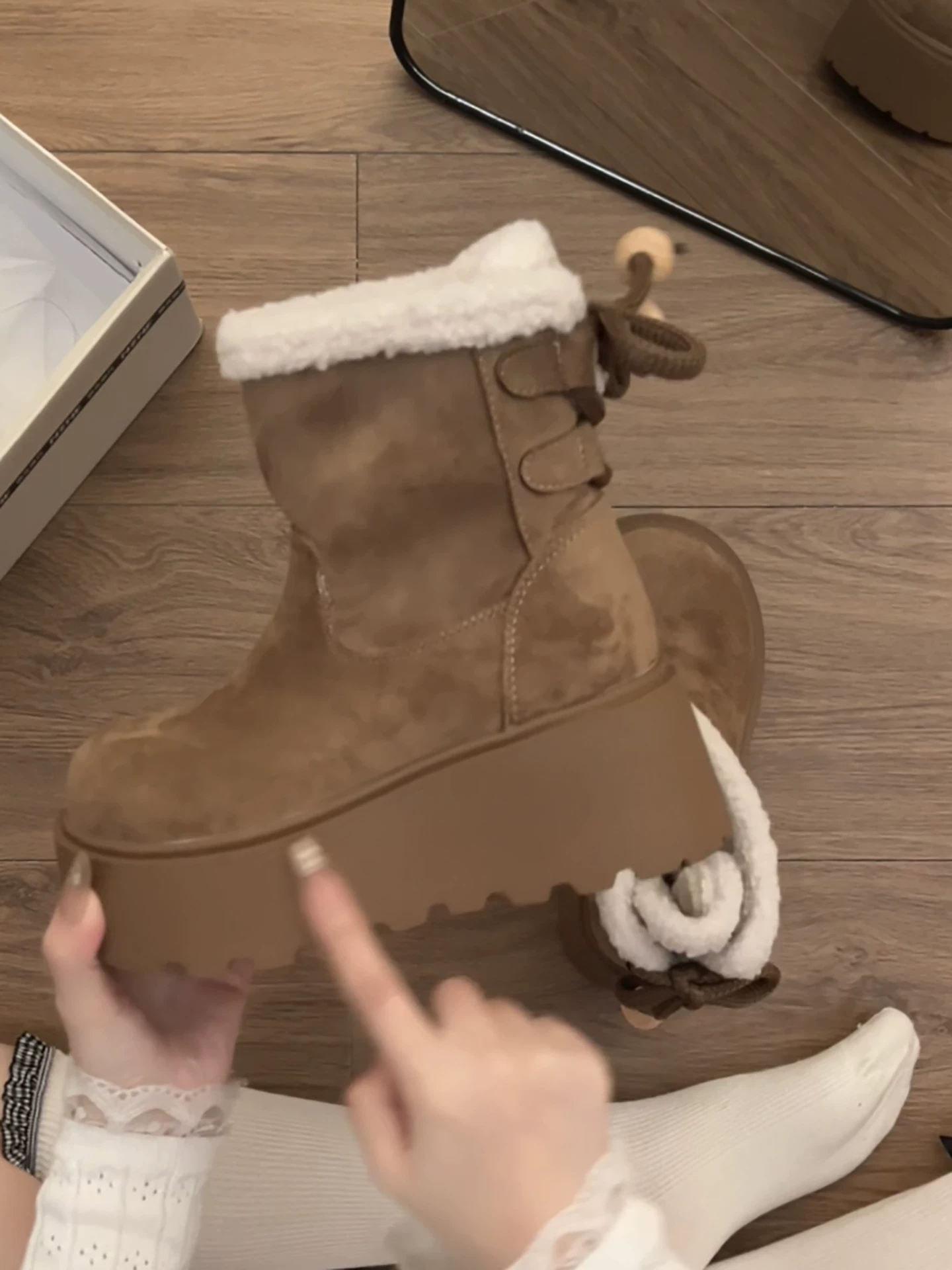 Giày bốt tuyết đế dày phong cách retro Nam Trung Quốc dành cho nữ 2025, mẫu mới mùa đông, đi ngoài trời, tăng chiều cao, lót lông cừu ấm áp, dày dặn.