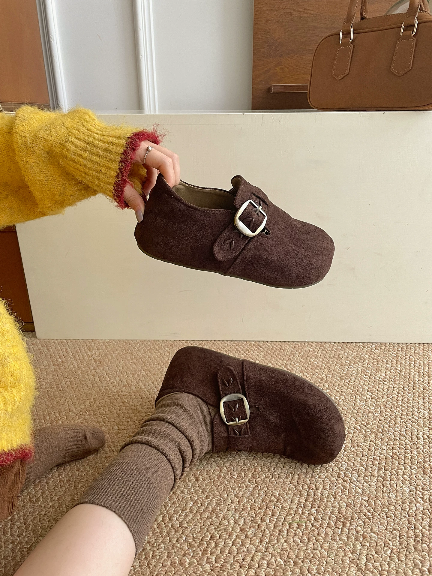 Giày Birkenstock đế dày tăng chiều cao kiểu cổ điển, ôm chân, dành cho nữ, kiểu dáng thu đông 2025 mới, giày đơn giản đa năng, phối hợp rất tốt với chân váy.