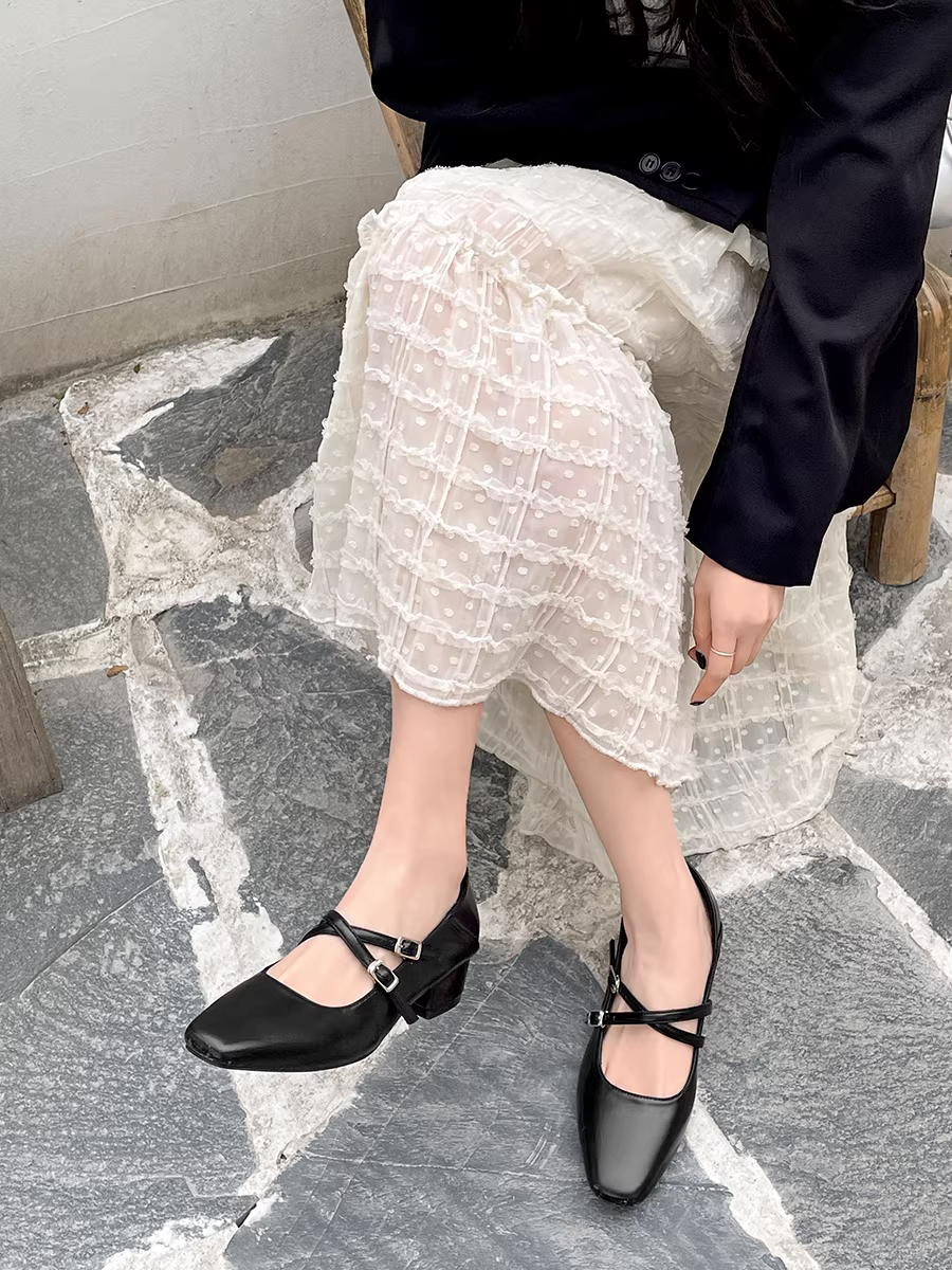 Giày da nữ đế thô mũi vuông kiểu retro, giày Mary Jane đa năng phong cách Chanel mới mùa thu 2025.