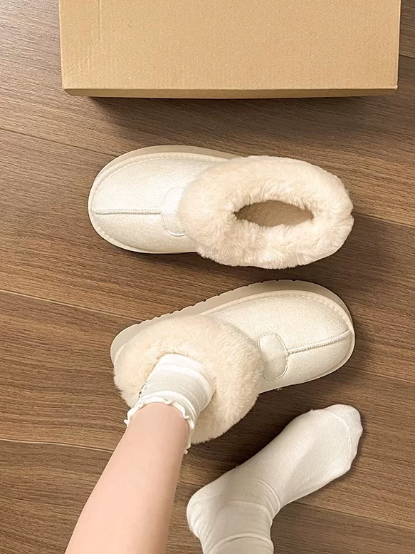 Giày bốt tuyết đế dày màu trắng dành cho nữ, kiểu dáng mùa đông mới 2025, lót lông cừu, dày dặn, ấm áp, chống trơn trượt, chất liệu cotton.