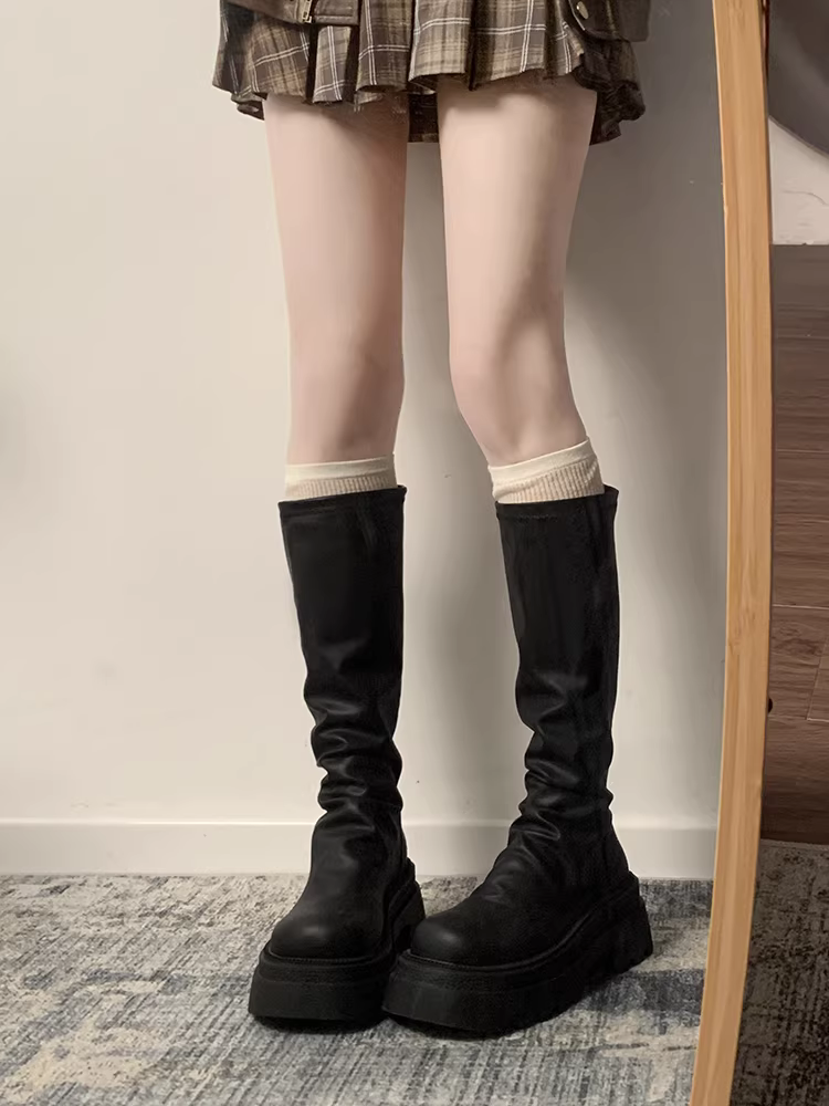 Giày bốt cao cổ đế dày màu đen dành cho nữ, kiểu dáng cổ điển mùa thu đông 2025, tăng chiều cao, tôn dáng, kiểu dáng đi cưỡi ngựa.