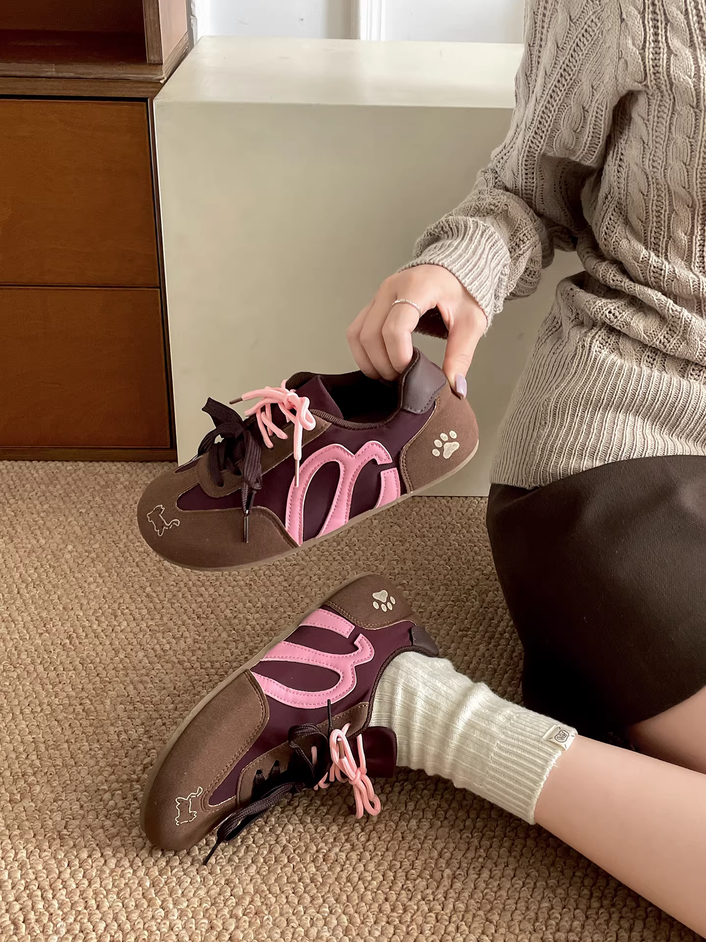 Giày thể thao Đức đế dày màu đỏ đa năng Nanzai retro dành cho nữ, kiểu dáng thu mới 2025, phối cùng chân váy, giày sneaker đế mềm