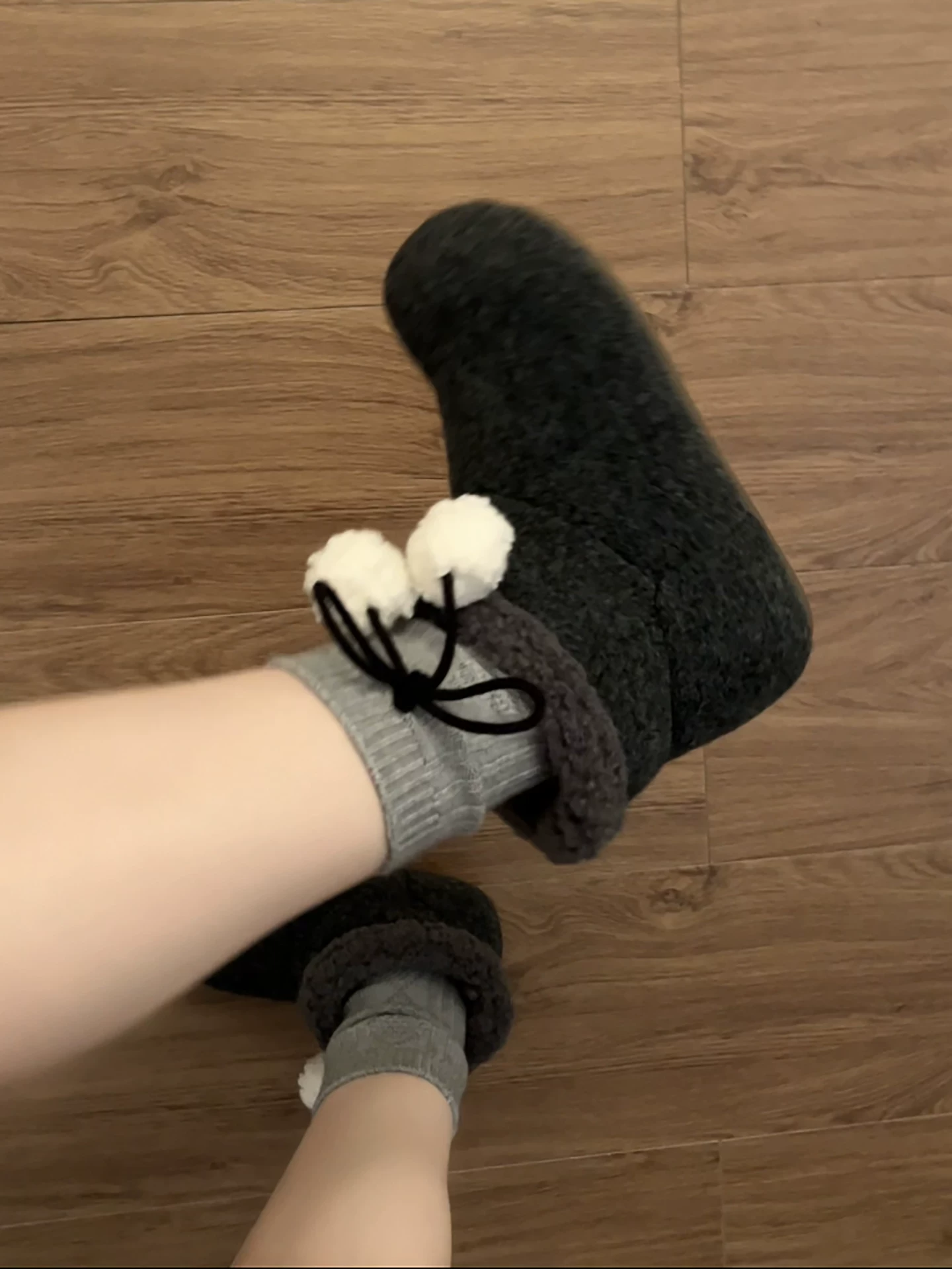 Giày bốt tuyết nữ lót lông cừu màu xám, giữ ấm, đế dày chống trơn, kiểu dáng cổ điển mùa đông 2025, kiểu Birkenstock, chất liệu cotton