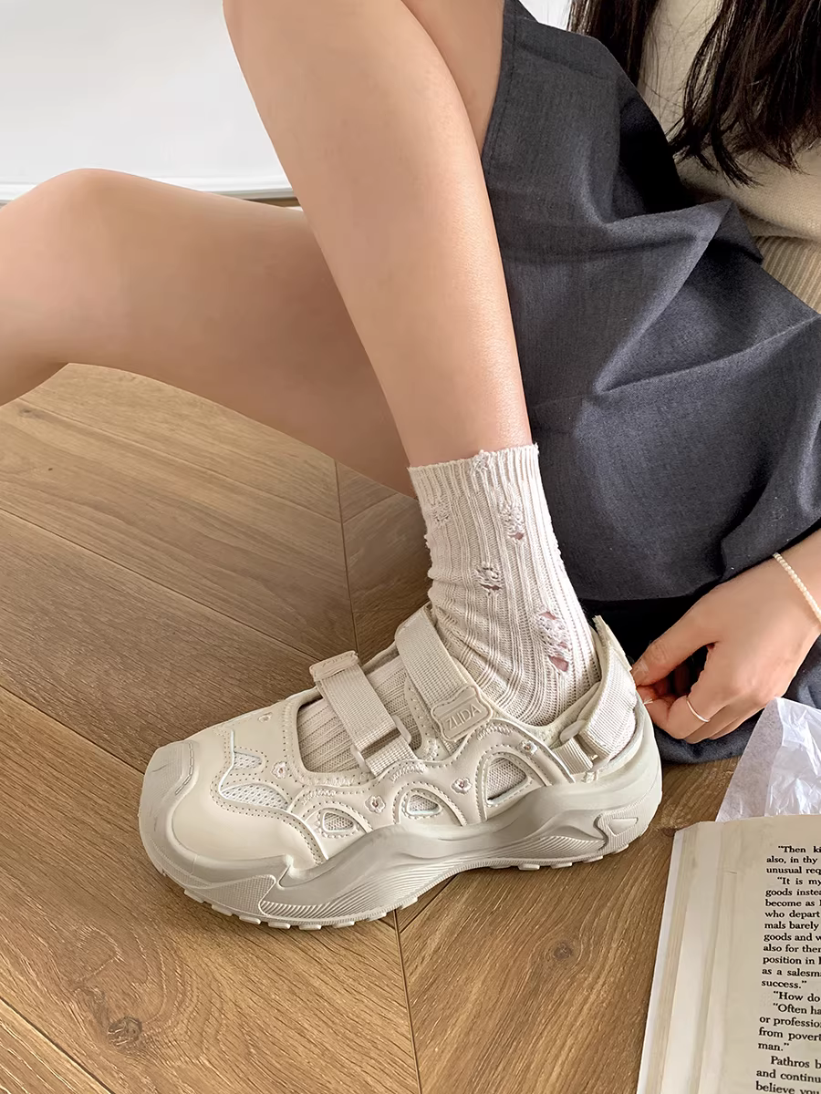 Giày sandal thể thao đế dày đế bằng màu trắng Nan Zai Nanbian dành cho nữ, giày bố mùa hè mới 2025.